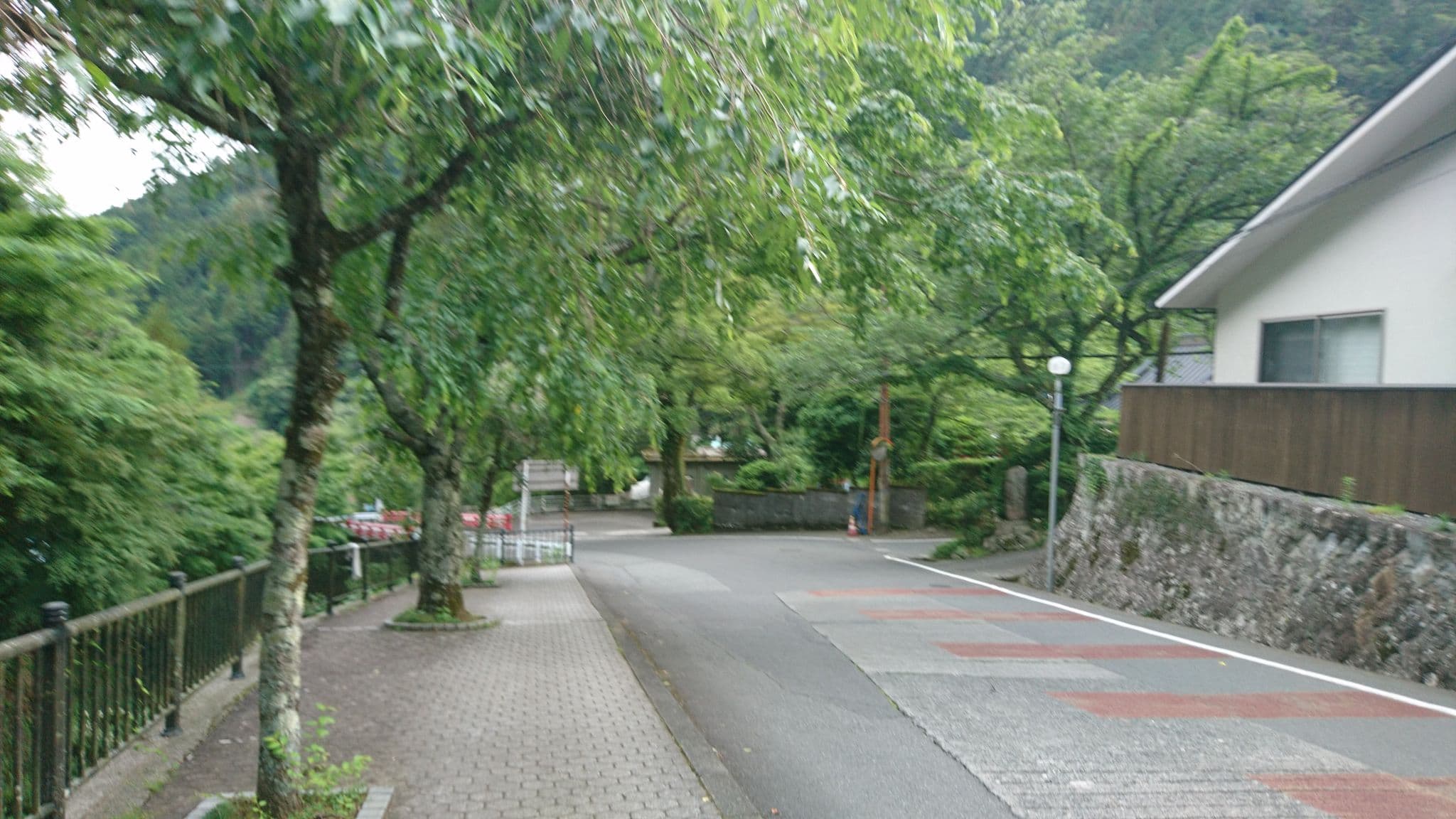Street view near Temple Hotel 武井坊, Iitomi — © ywbc (CC BY-SA · Mapillary)