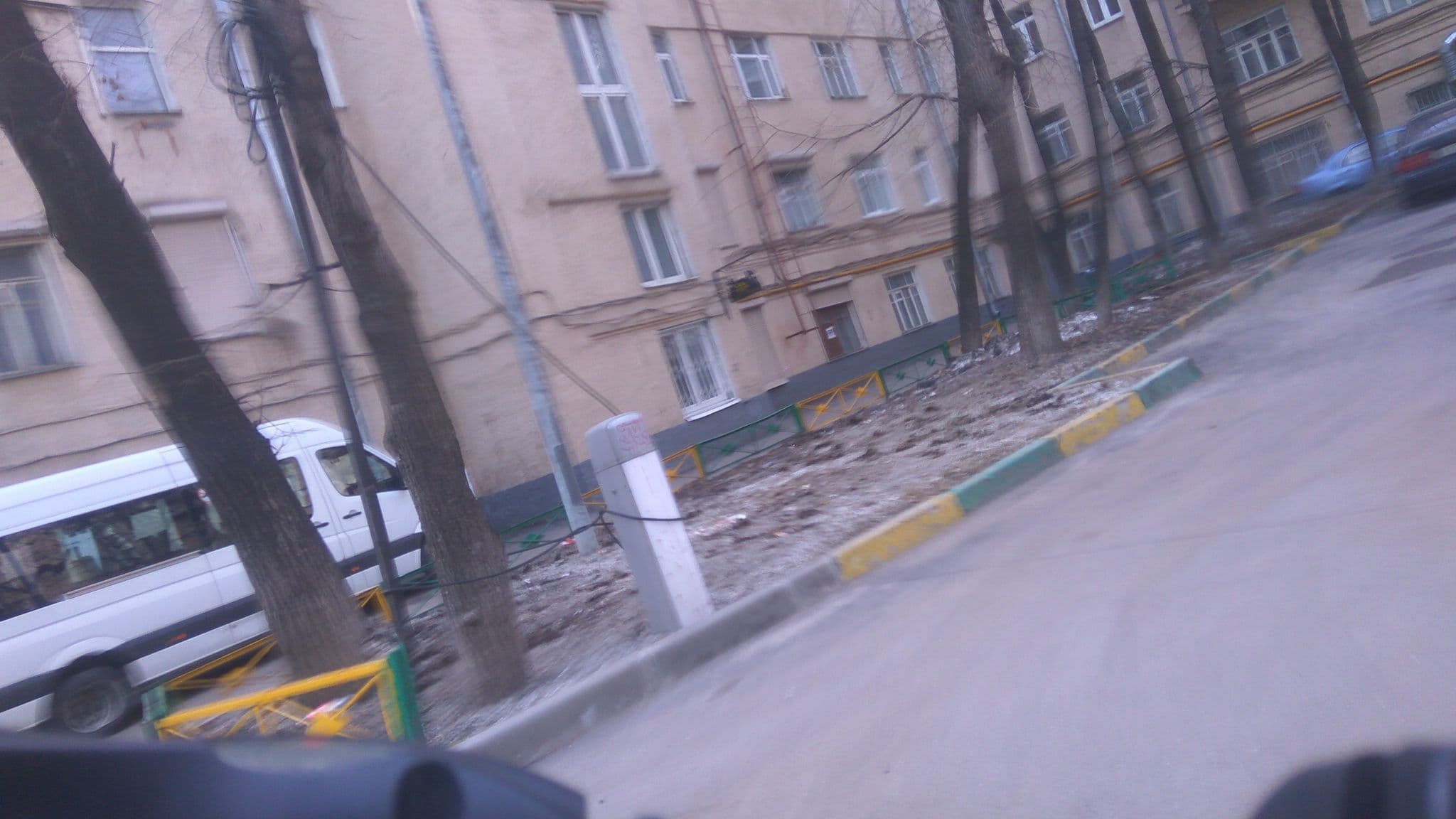 Street view near Artist hostel, Lefortovo — © trolleway (CC BY-SA · Mapillary)