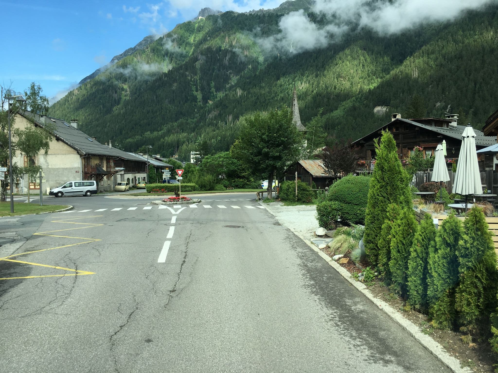Street view near Hôtel Eden, Chamonix-Mont-Blanc — © yaron (CC BY-SA · Mapillary)