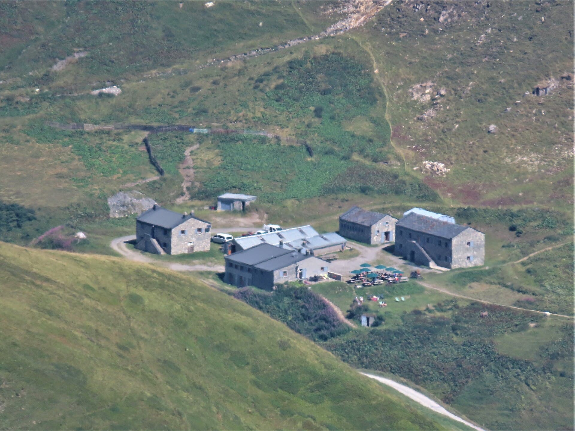 Refuge des Mottets (via Wikimedia Commons, CC BY-SA 4.0)