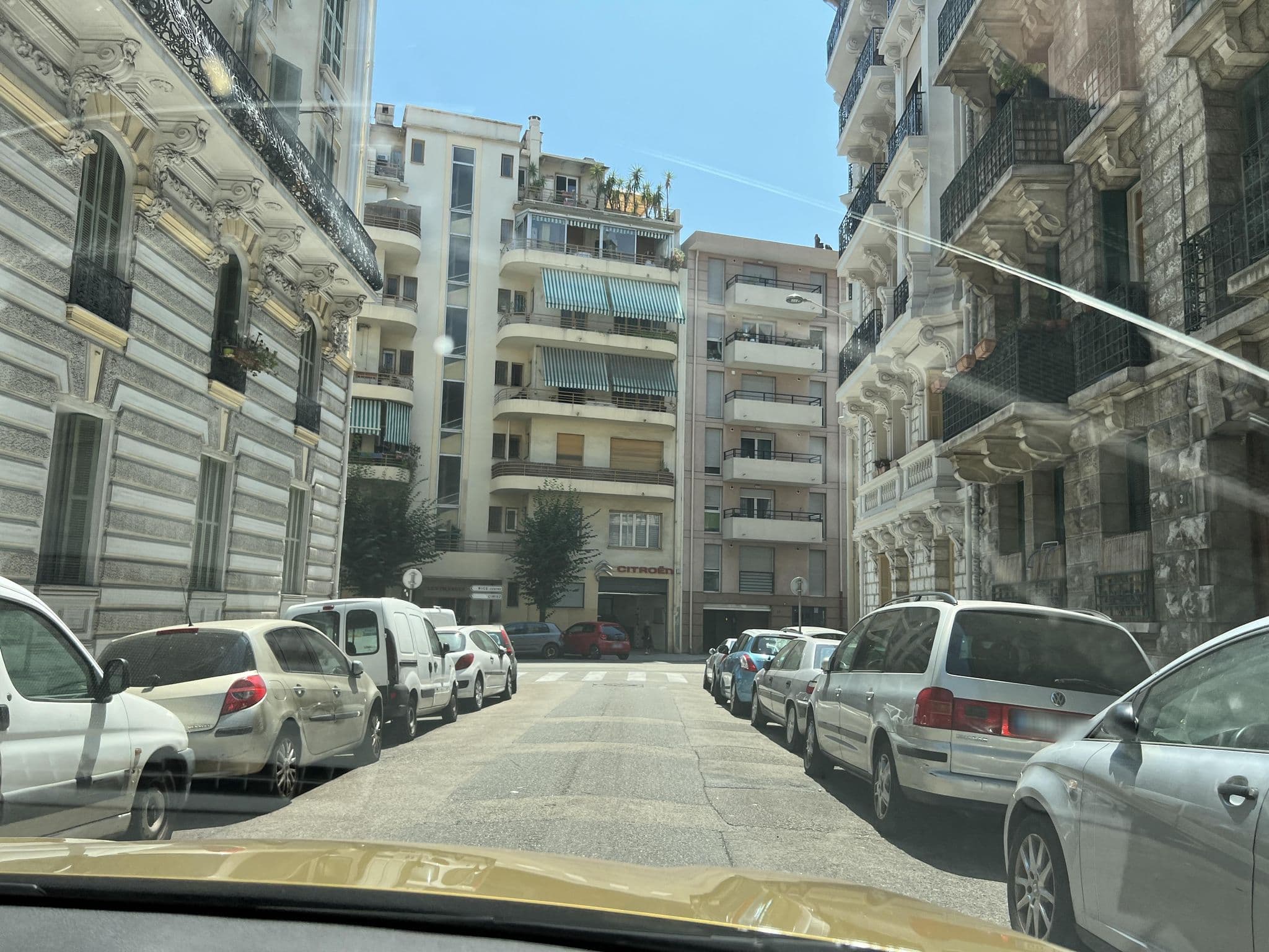 Street view near Hôtel Parisien, Vernier — © memorylost (CC BY-SA · Mapillary)