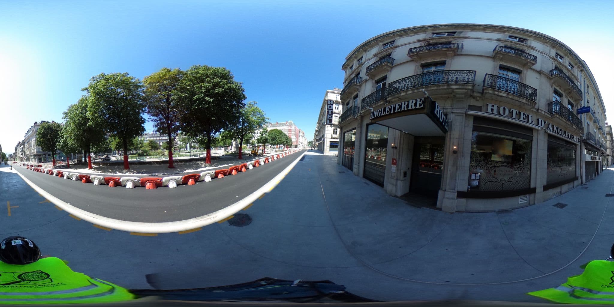 Street view near Hôtel d'Angleterre, Grenoble — © binnette (CC BY-SA · Mapillary)