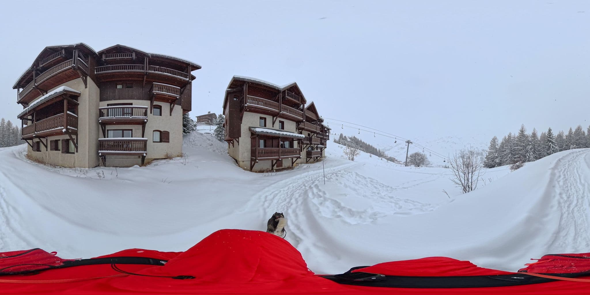 Street view near Les Montagnettes, Val Thorens — © MattWithHuskies (CC BY-SA · Mapillary)