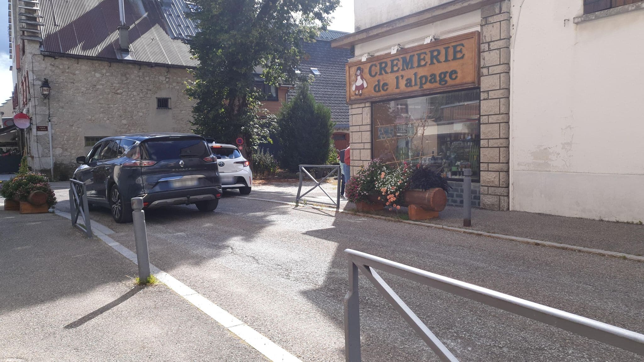 Street view near Maison Marie Barnier, Autrans — © binnette (CC BY-SA · Mapillary)