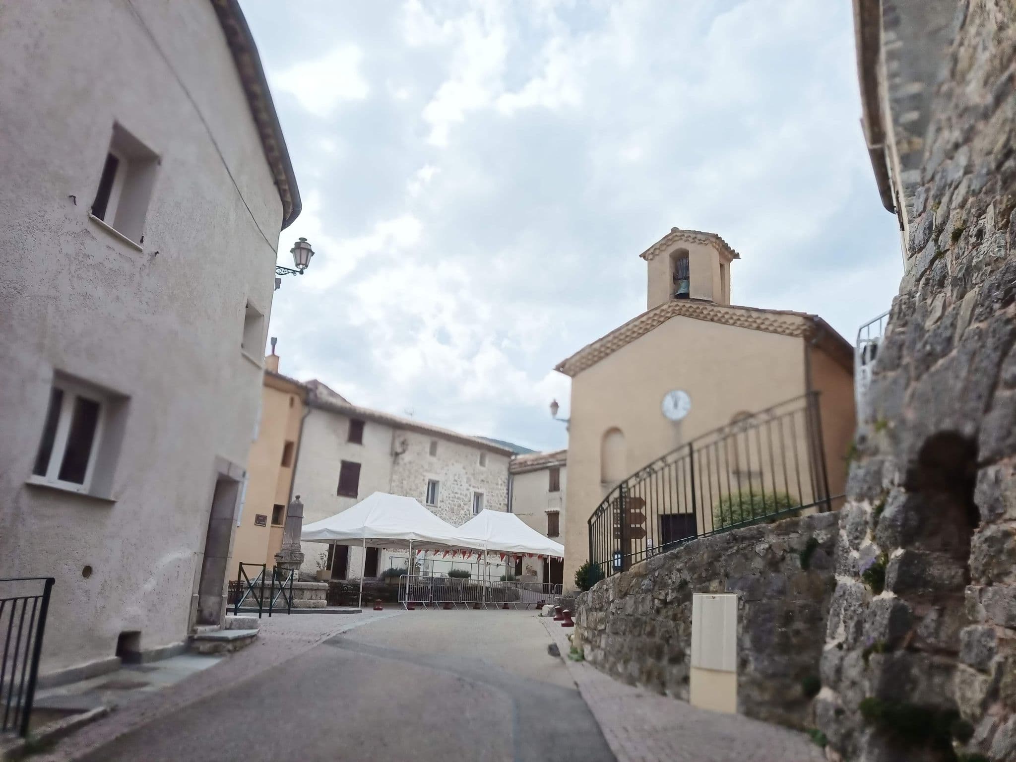 Street view near Auberge Le Mas, Puget-Théniers — © connermacleod69 (CC BY-SA · Mapillary)