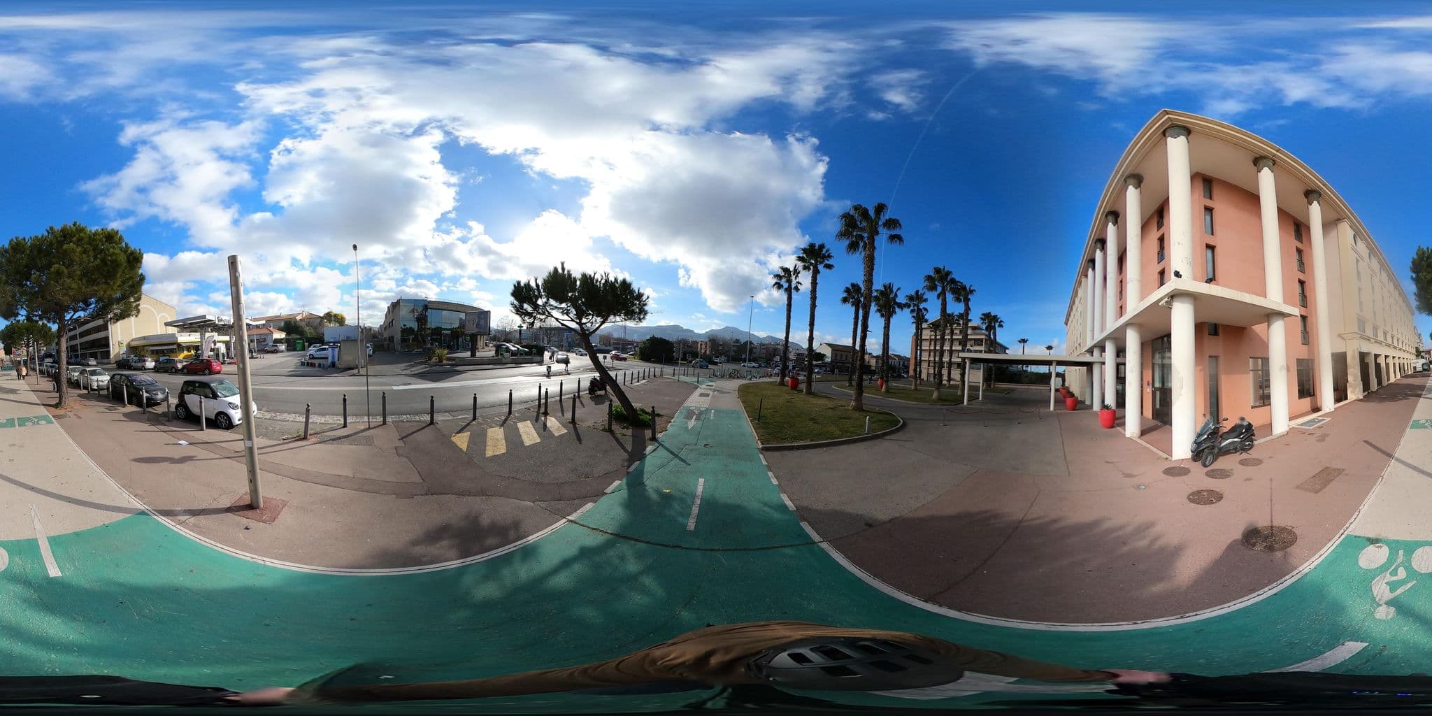 Street view near Villa M Marseille, Bonneveine — © geovelo (CC BY-SA · Mapillary)