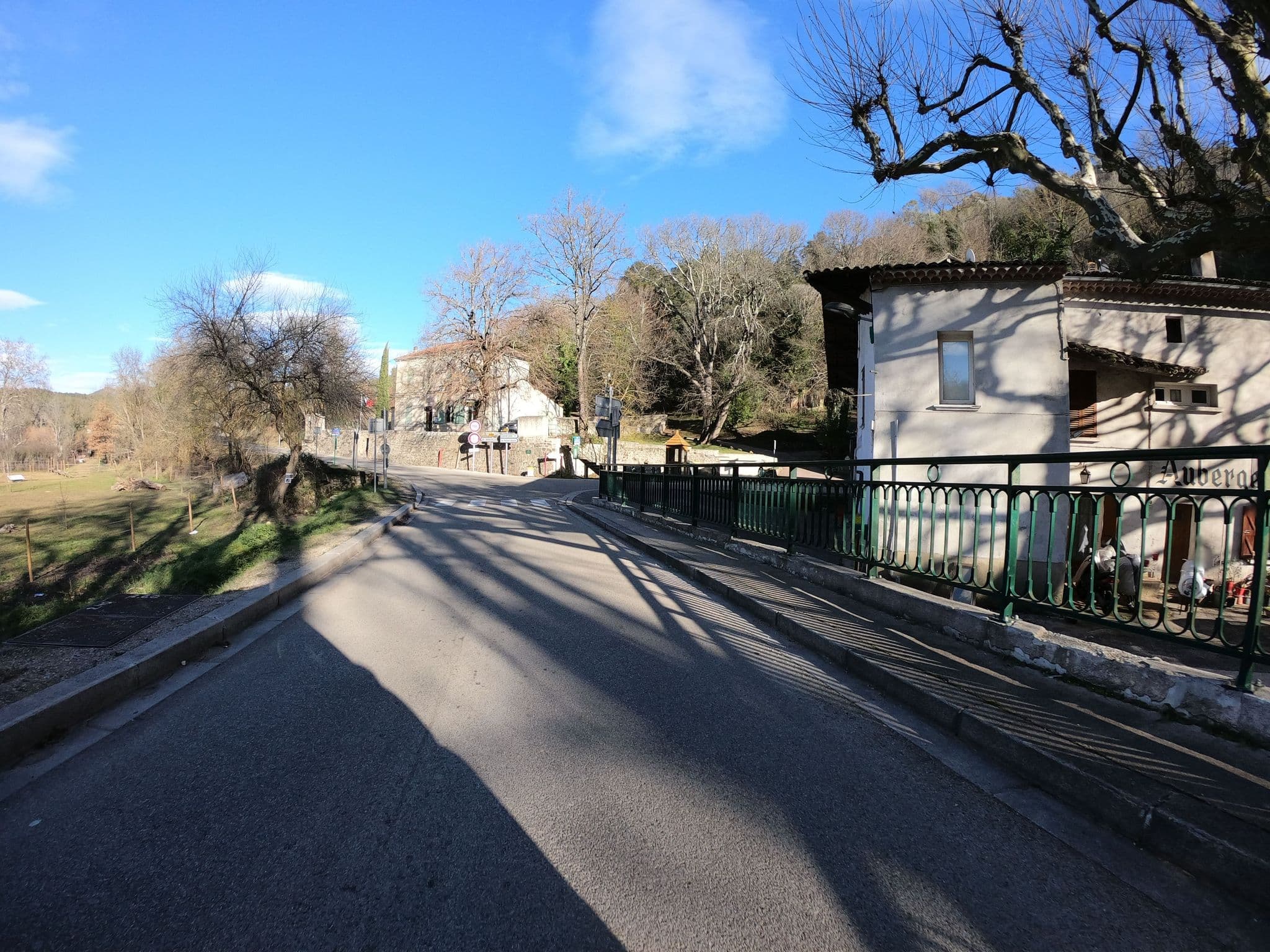 Street view near Auberge de Châteauvert, Bras — © joostjakob (CC BY-SA · Mapillary)