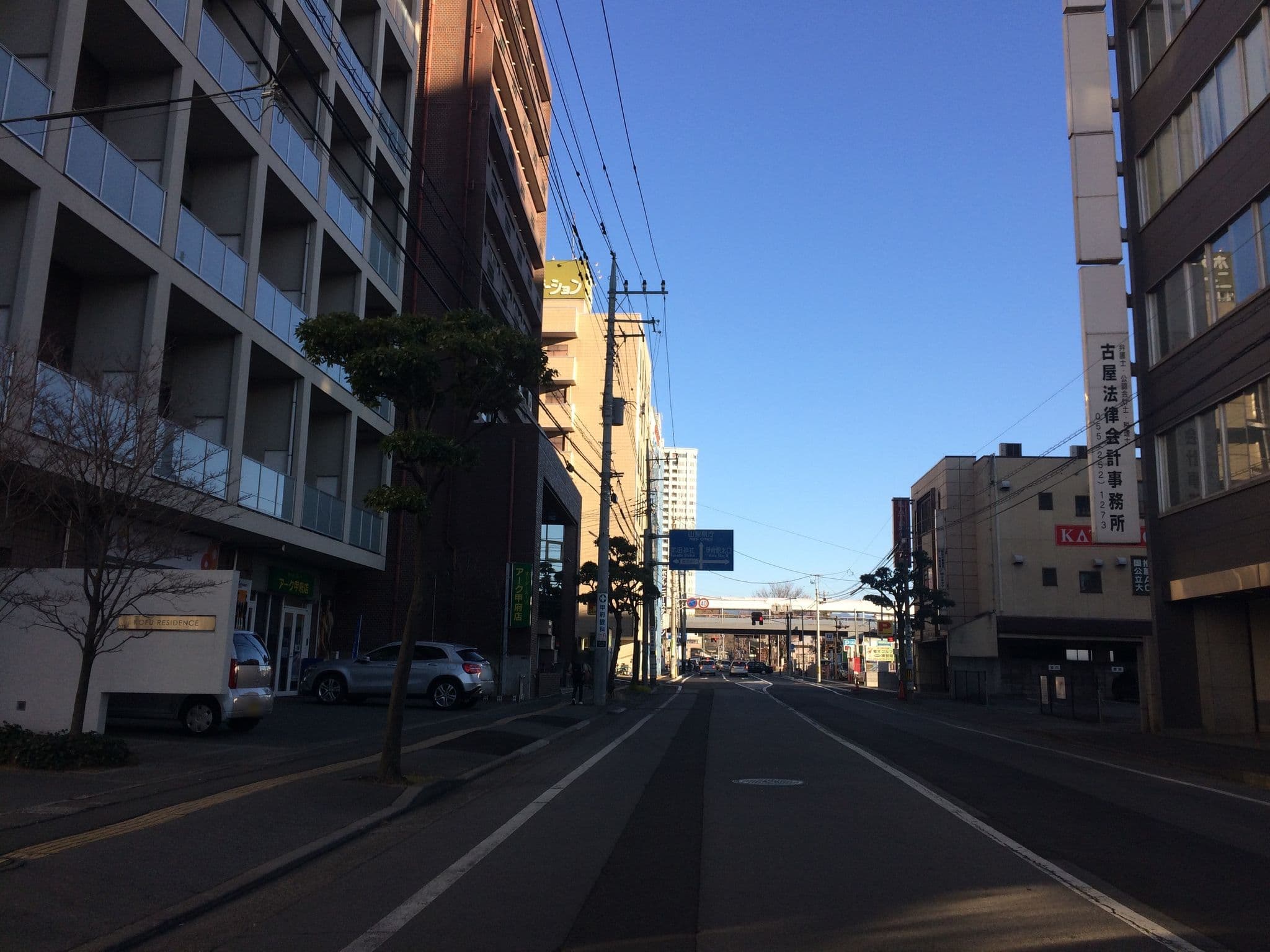Street view near ホテルクラウンヒルズ甲府, Kofu — © kudarisenmon (CC BY-SA · Mapillary)