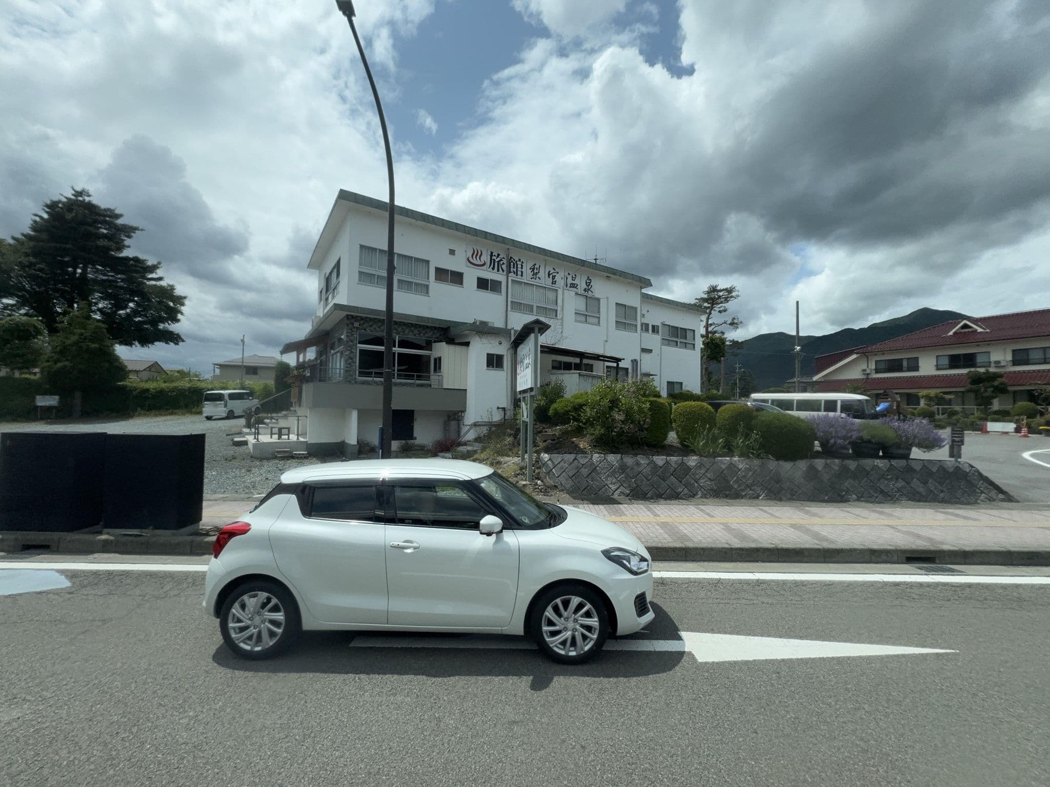 Street view near 梨宮旅館, Narusawa — © quickness805 (CC BY-SA · Mapillary)