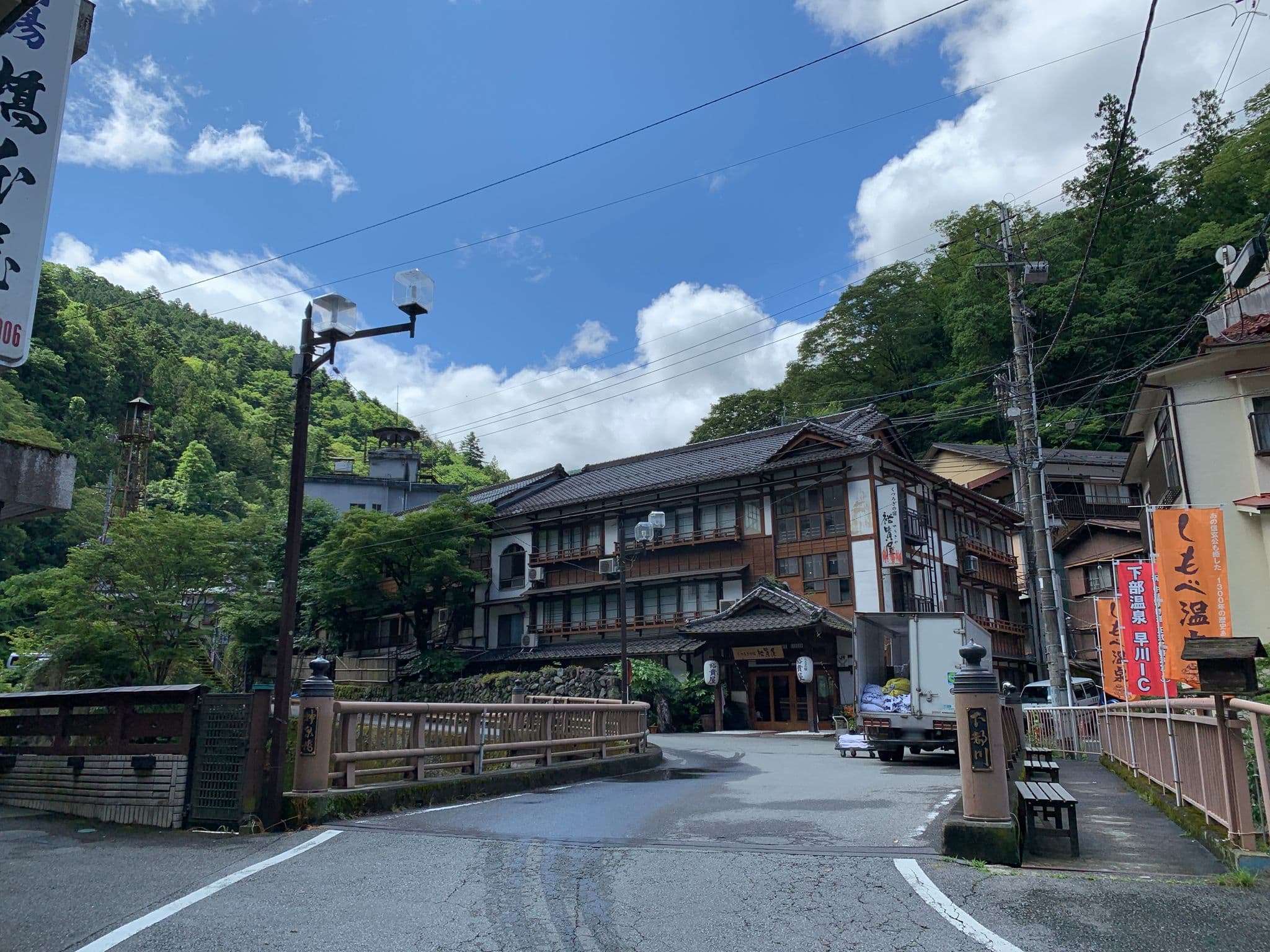 Street view near 湯元ホテル, Iitomi — © bobkosuke (CC BY-SA · Mapillary)