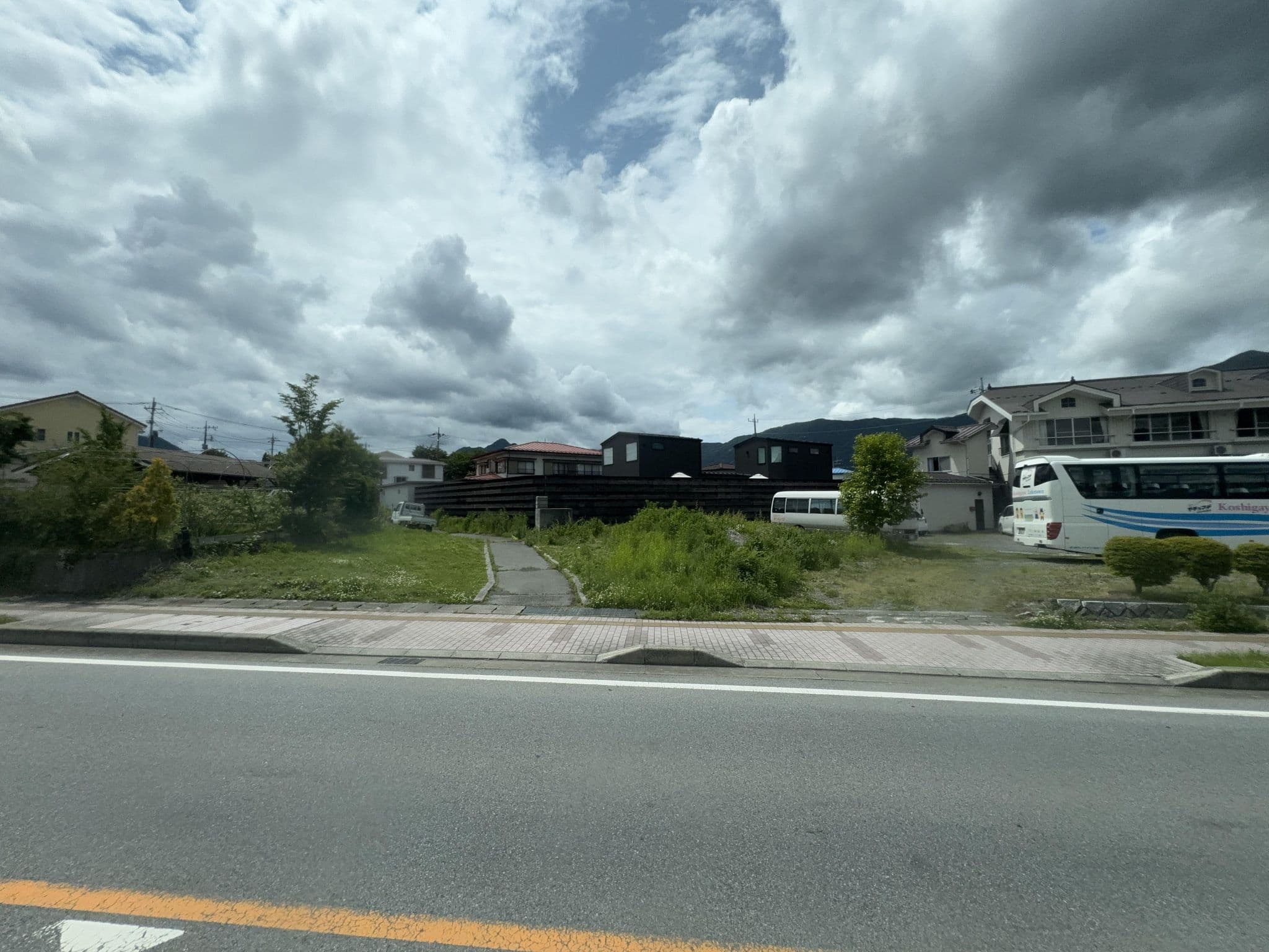 Street view near 河口湖温泉寺 夢殿, Narusawa — © quickness805 (CC BY-SA · Mapillary)