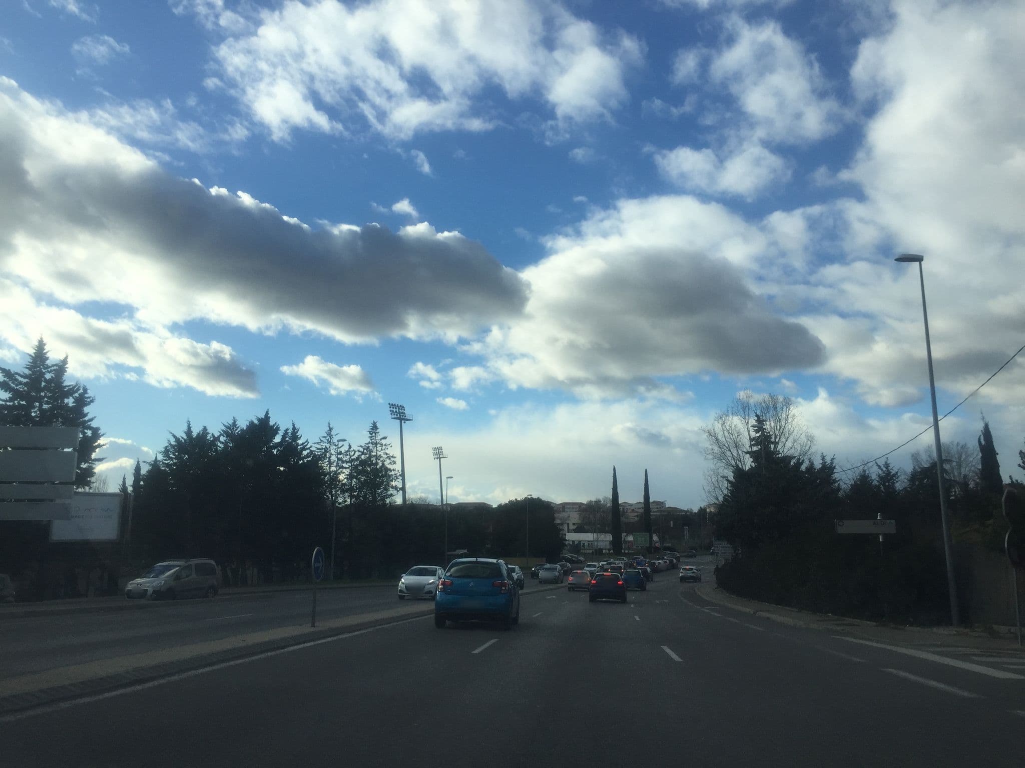 Street view near Radisson Hôtel Aix-en-Provence, Aix-en-Provence — © thepriben (CC BY-SA · Mapillary)