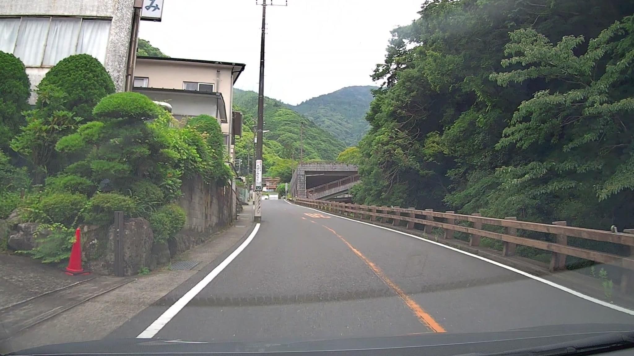 Street view near まりや旅館, Isehara — © mzaki (CC BY-SA · Mapillary)
