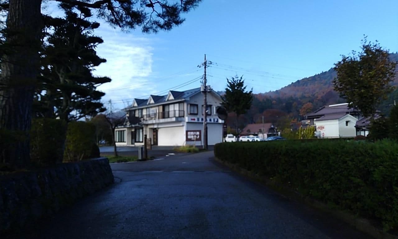 Street view near 並松荘, Oshino — © yasunari (CC BY-SA · Mapillary)
