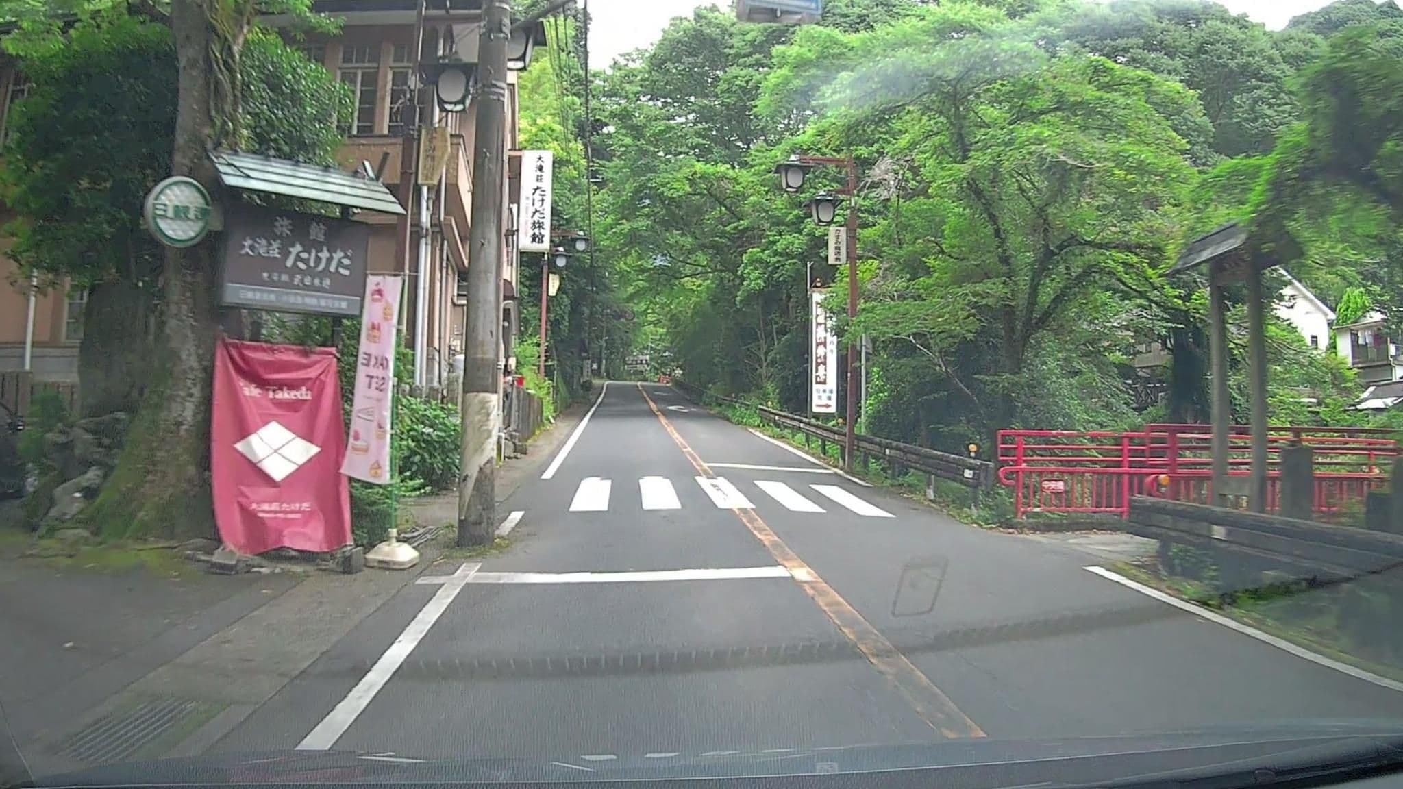 Street view near 大滝荘 たけだ旅館, Isehara — © mzaki (CC BY-SA · Mapillary)