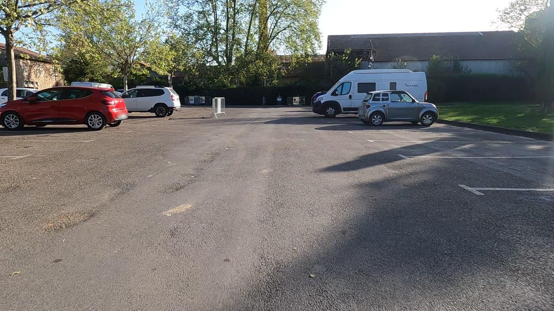 Street view near Pernes-les-Fontaines, Pernes-les-Fontaines — © SIG_2-SORGUESDUCOMTAT (CC BY-SA · Mapillary)