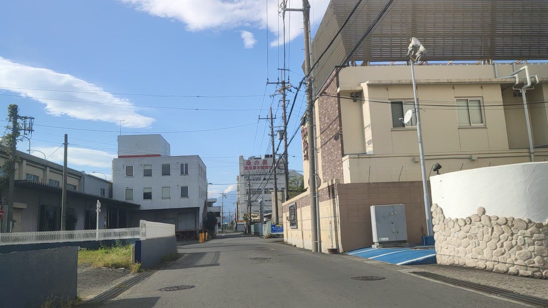 Street view near セッティングザシーン厚木, Atsugi — © drivephotograph (CC BY-SA · Mapillary)