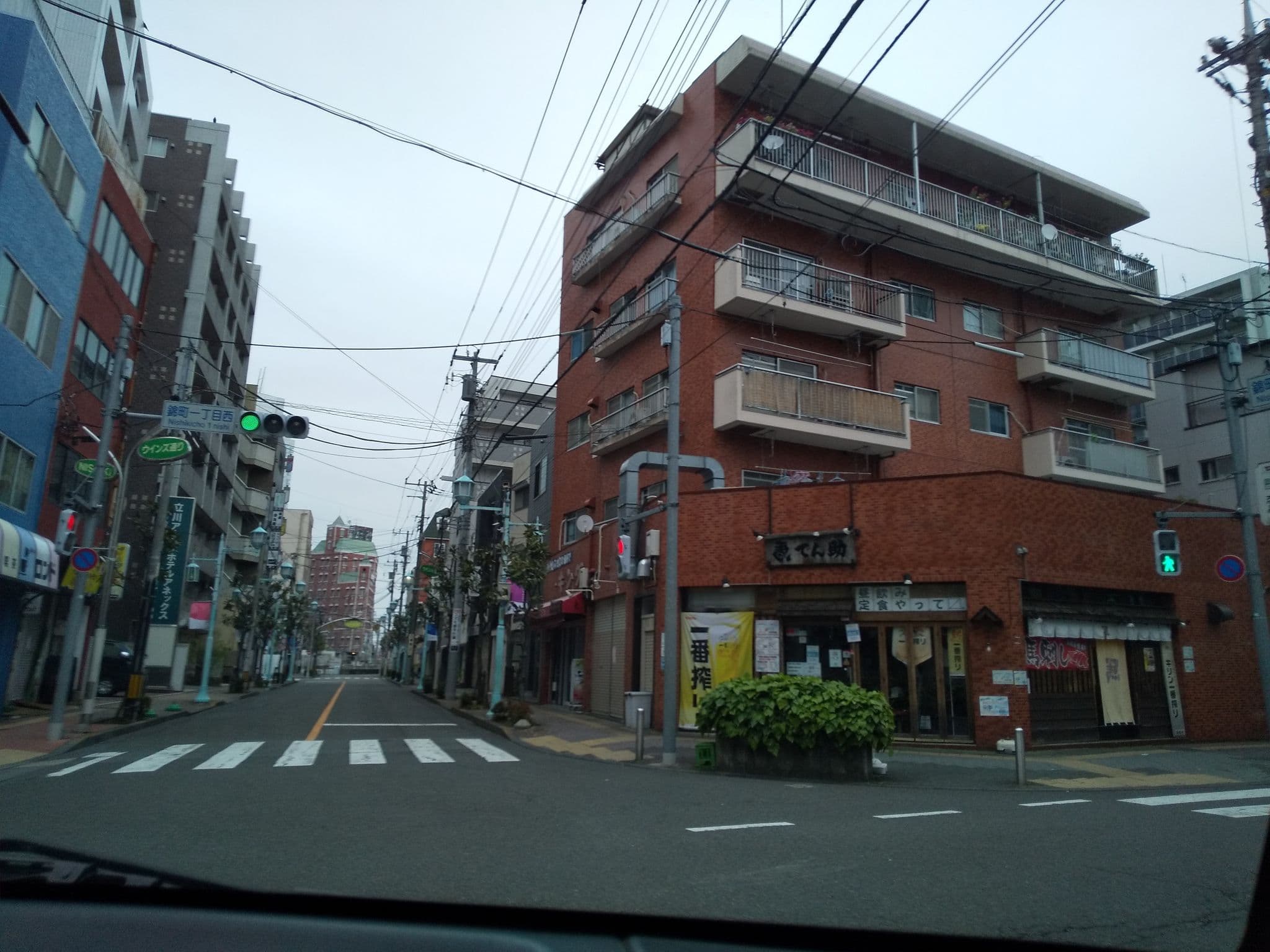 Street view near 立川アーバンホテルアネックス(別館), Tachikawa — © tomasu (CC BY-SA · Mapillary)