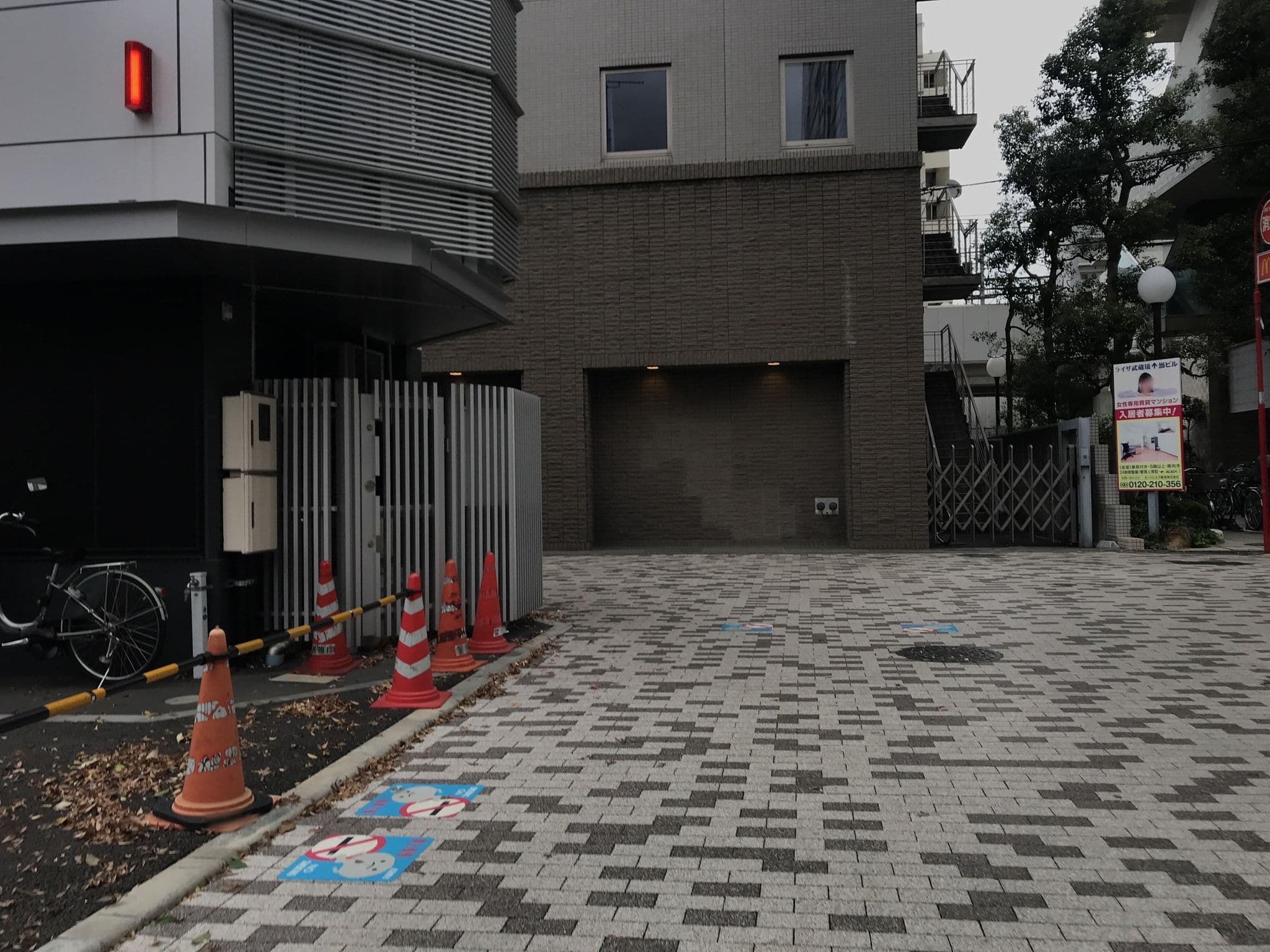 Street view near ホテルメッツ武蔵境, Kamirenjaku — © musashino5 (CC BY-SA · Mapillary)
