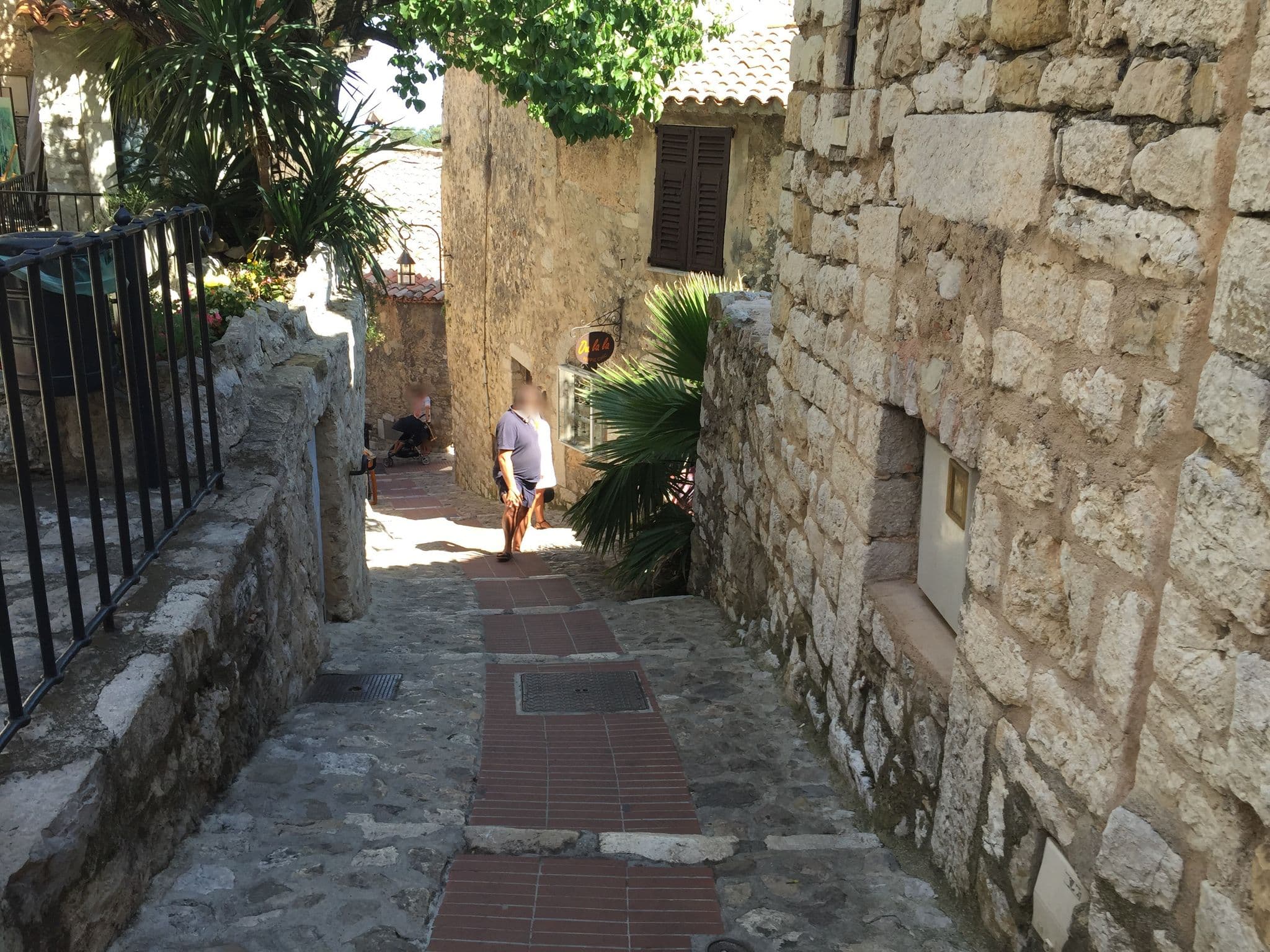 Street view near La Chèvre d'Or, Èze — © jesolem (CC BY-SA · Mapillary)