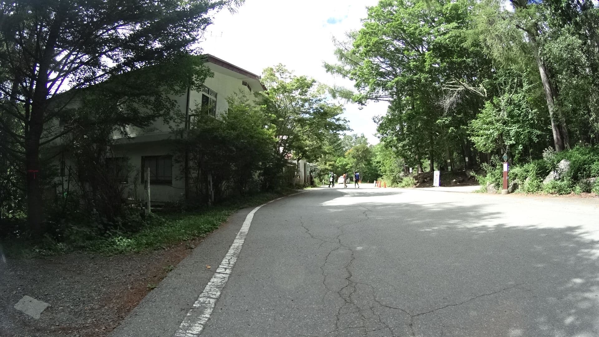 Street view near 瑞牆山荘, Uminokuchi — © tmogi21a (CC BY-SA · Mapillary)