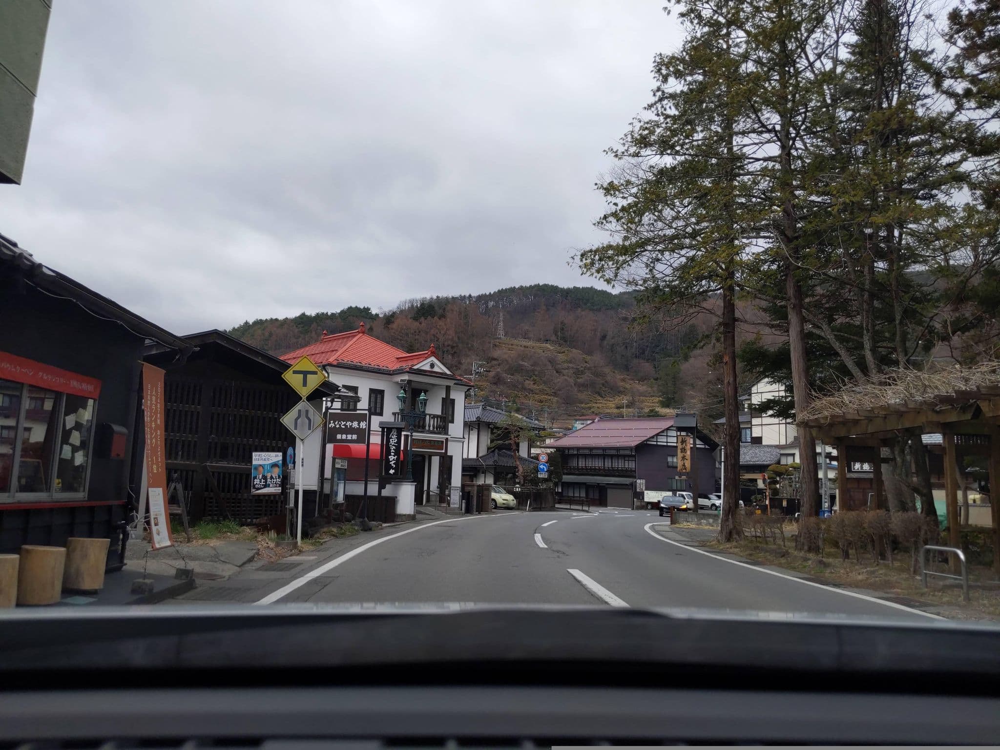 Street view near みなとや旅館, Shimosuwa — © komoronokaze (CC BY-SA · Mapillary)