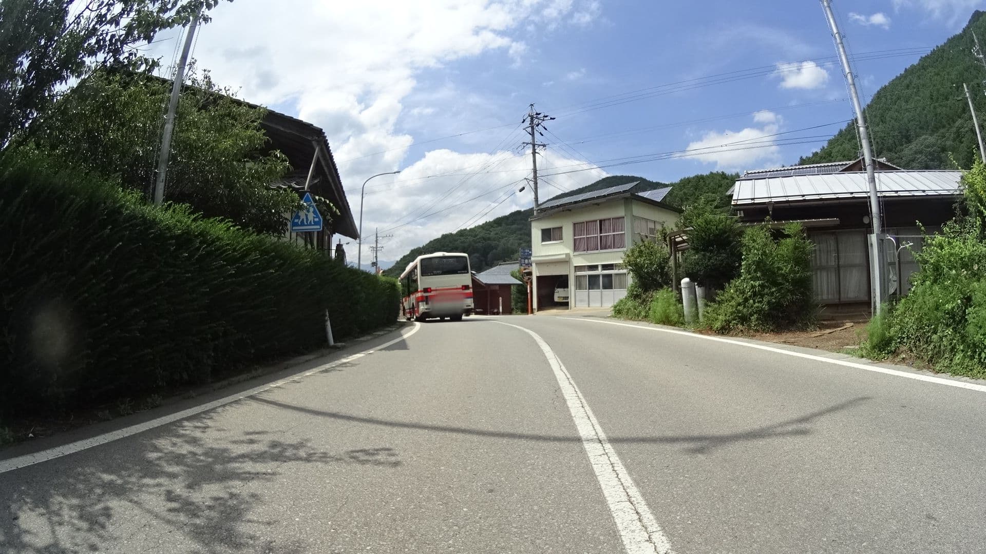 Street view near 坂上館, Koumibara — © tmogi21a (CC BY-SA · Mapillary)