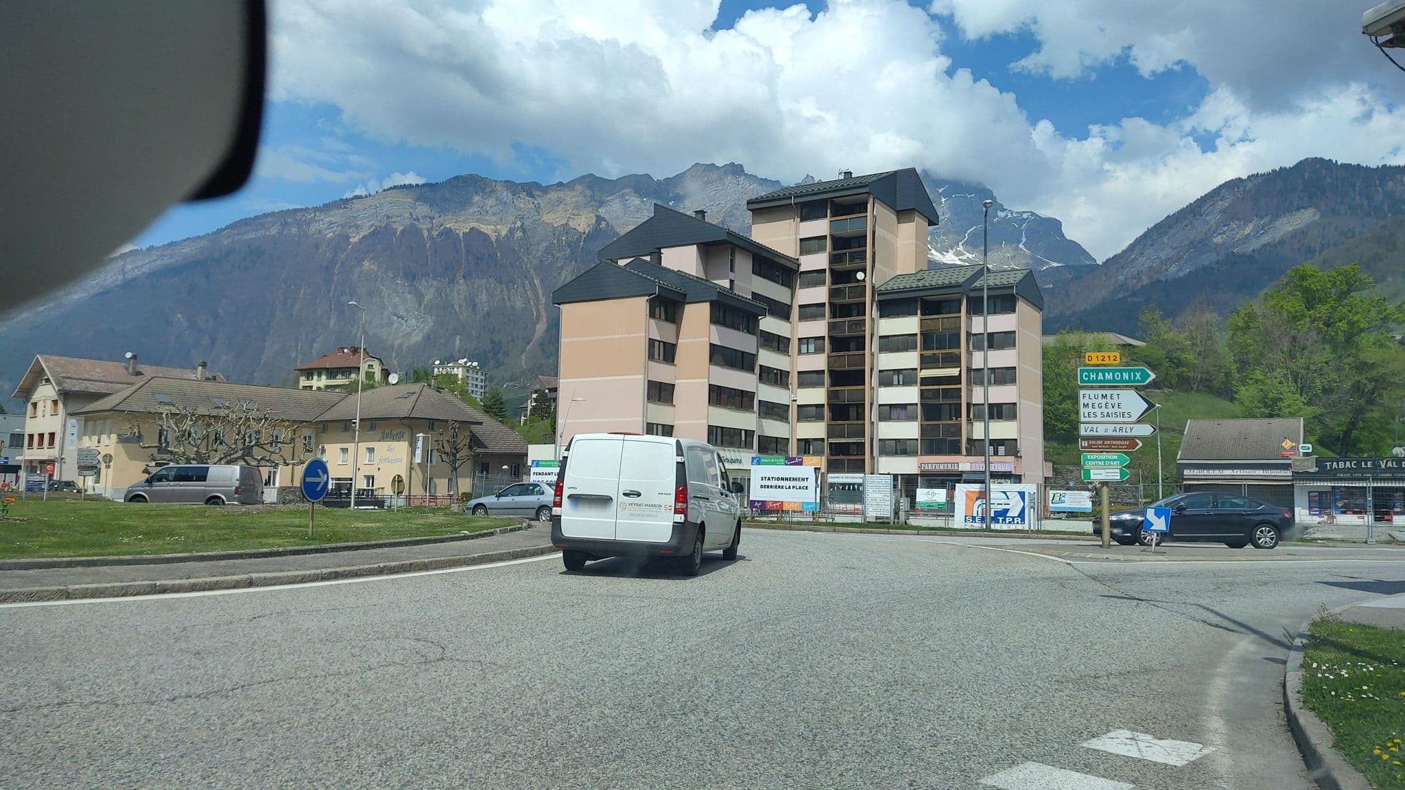 Street view near Hôtel de Chamonix, Ugine — © MatthieuF4FNE (CC BY-SA · Mapillary)