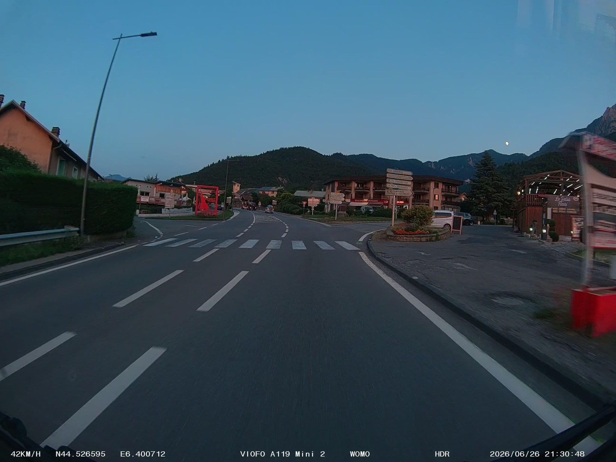 Street view near Les Flots Bleus, Embrun — © soulcover (CC BY-SA · Mapillary)