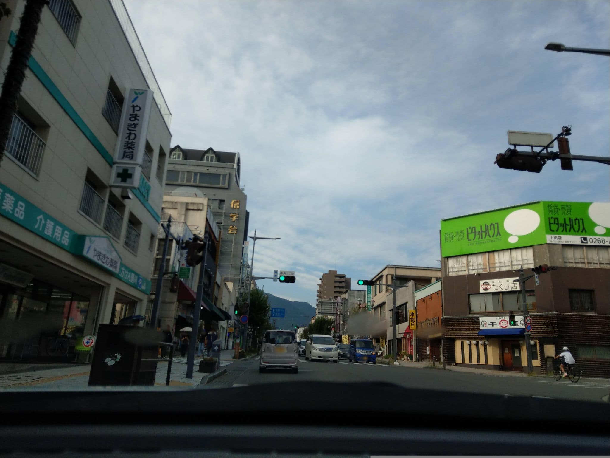Street view near 上田プラザホテル, Ueda — © komoronokaze (CC BY-SA · Mapillary)