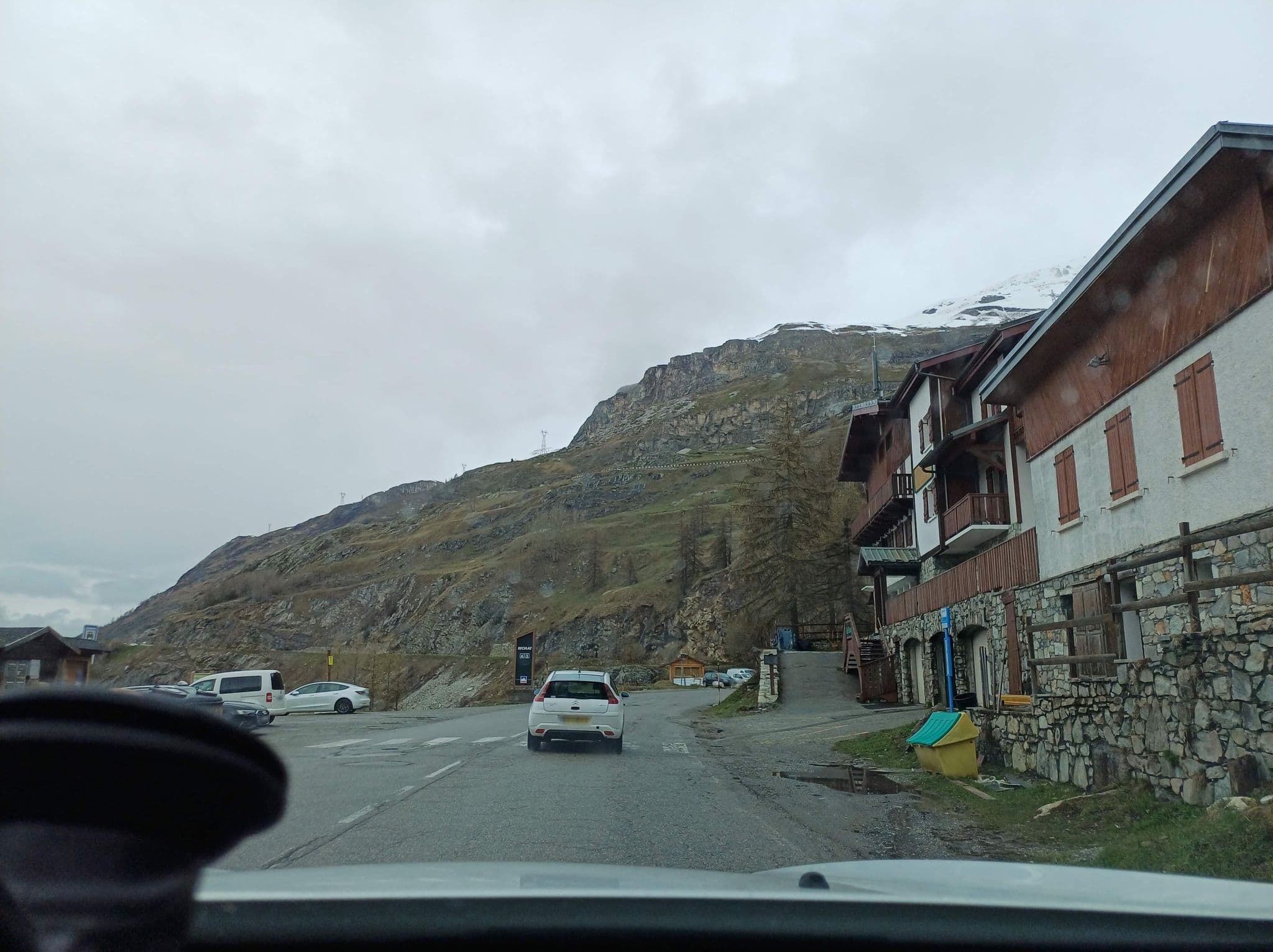 Street view near Les Seracs, Tignes — © MatthieuF4FNE (CC BY-SA · Mapillary)