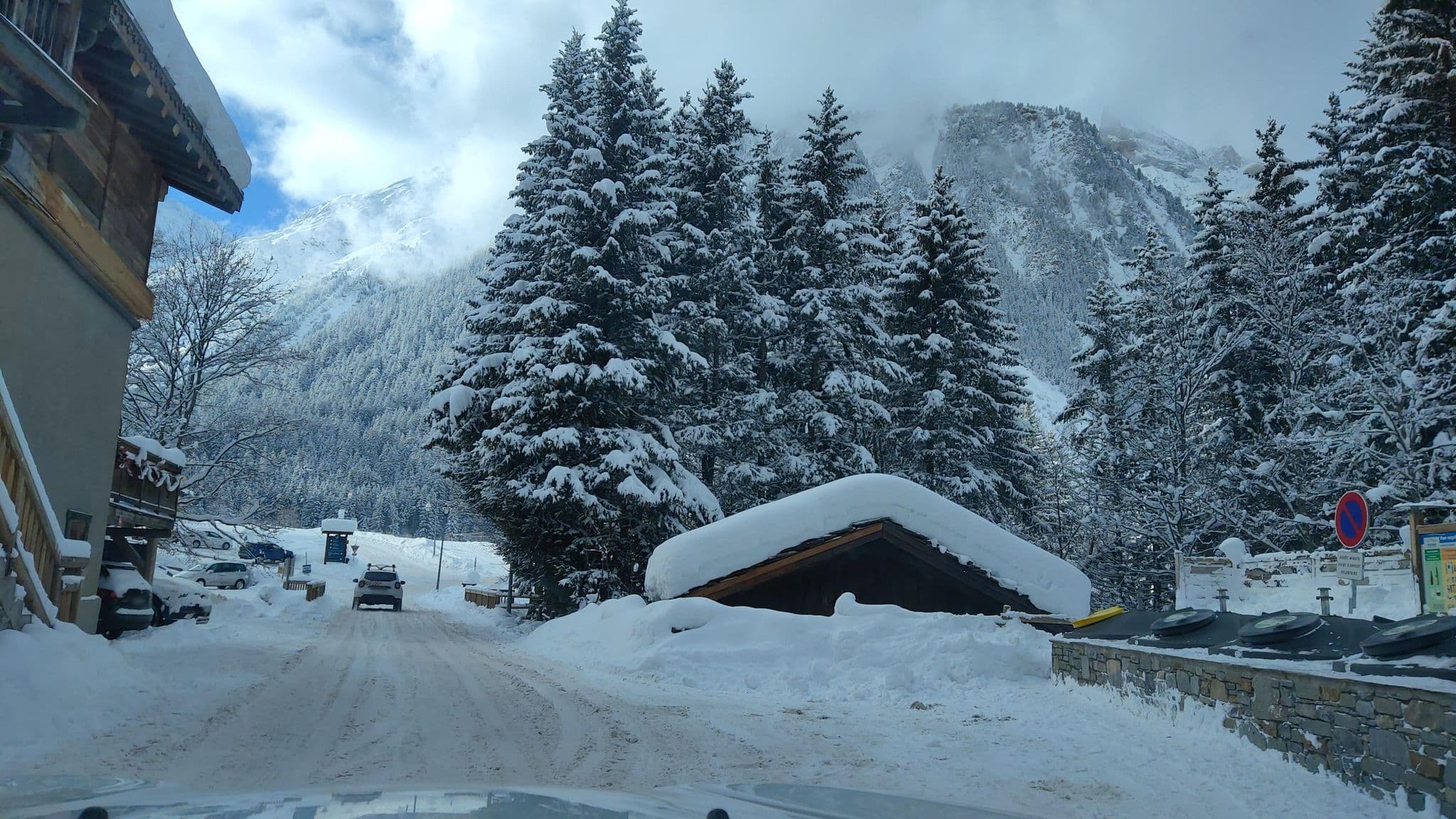 Street view near Chalet du Dou, Courchevel — © MatthieuF4FNE (CC BY-SA · Mapillary)