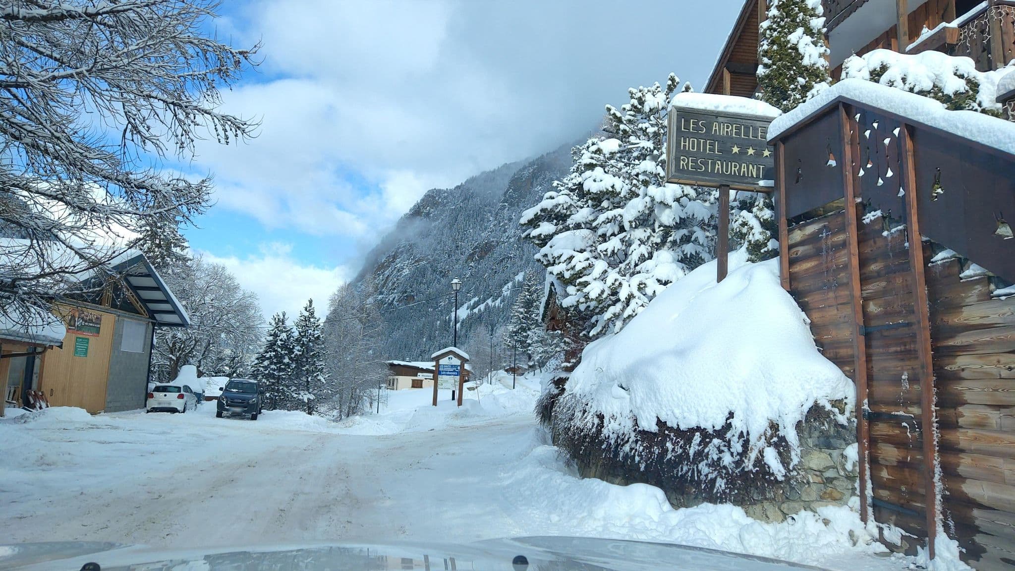Street view near Les Airelles, Courchevel — © MatthieuF4FNE (CC BY-SA · Mapillary)
