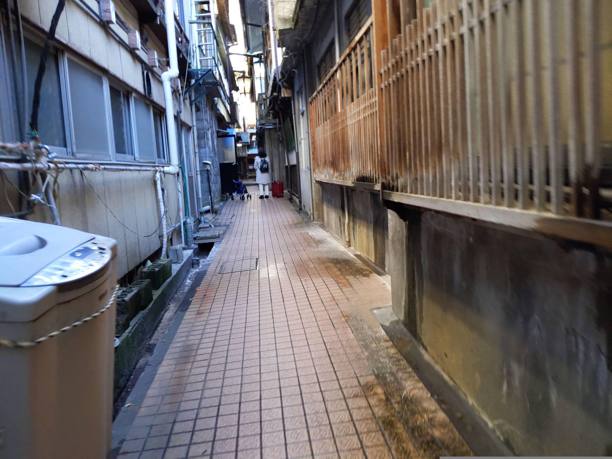 Street view near 湯本旅館, Nakayama — © komoronokaze (CC BY-SA · Mapillary)