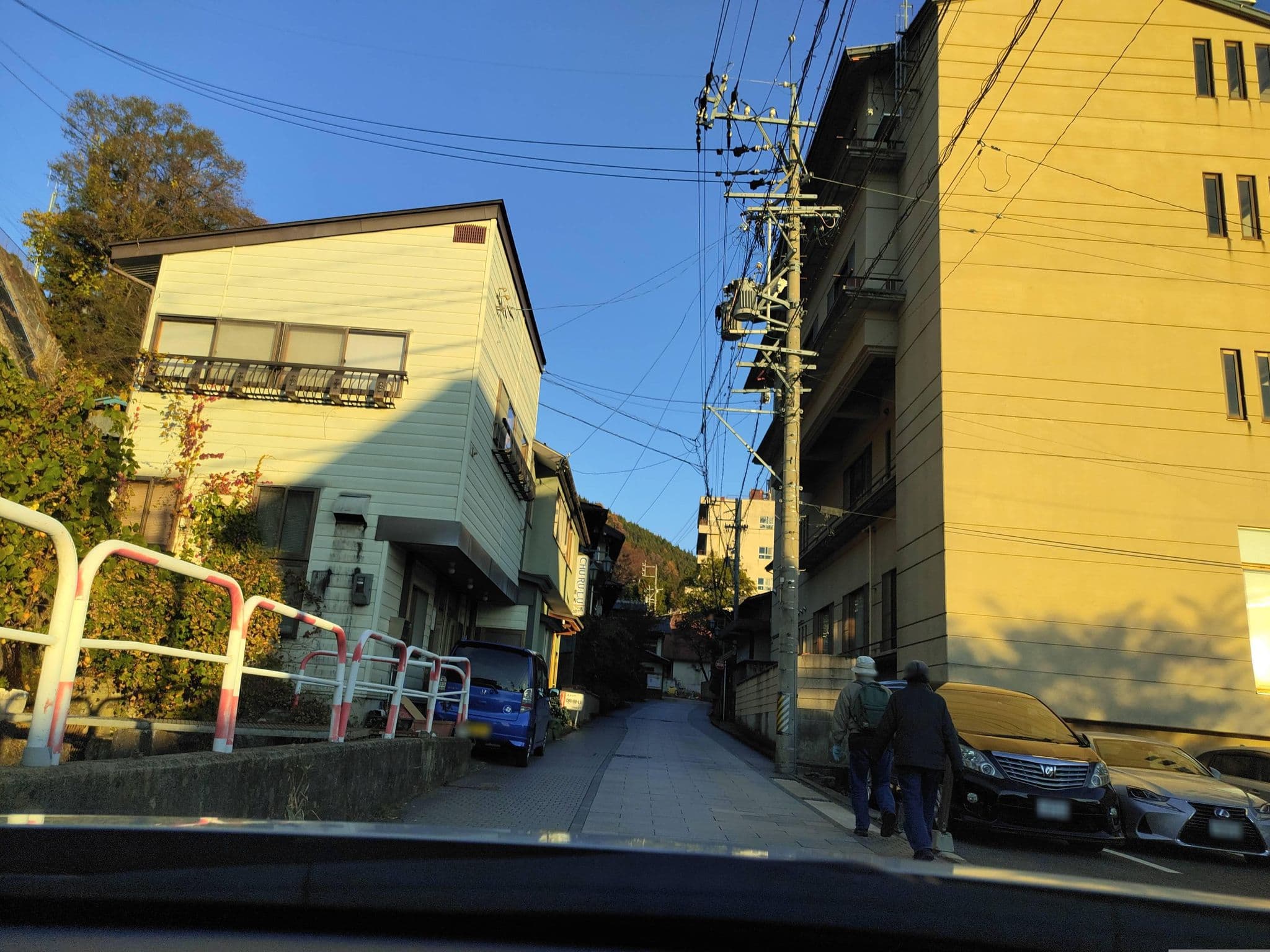 Street view near 湯田中温泉部屋食でまったりかけ流しの宿安代館, Nakayama — © komoronokaze (CC BY-SA · Mapillary)