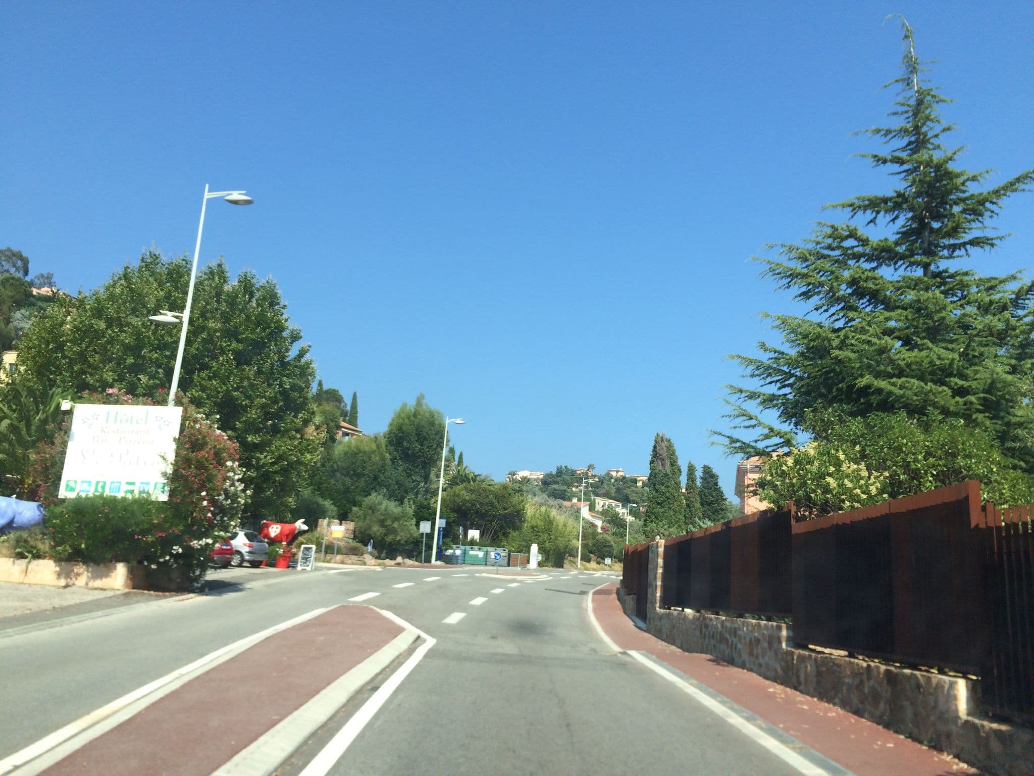 Street view near Le Patio, Théoule-sur-Mer — © sarawabreus (CC BY-SA · Mapillary)