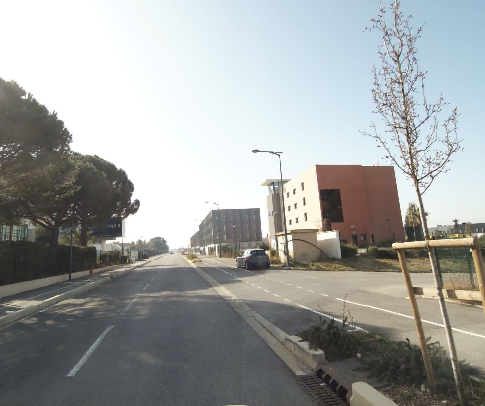 Street view near Holiday Inn Marseille Airport, Vitrolles — © sogefi (CC BY-SA · Mapillary)