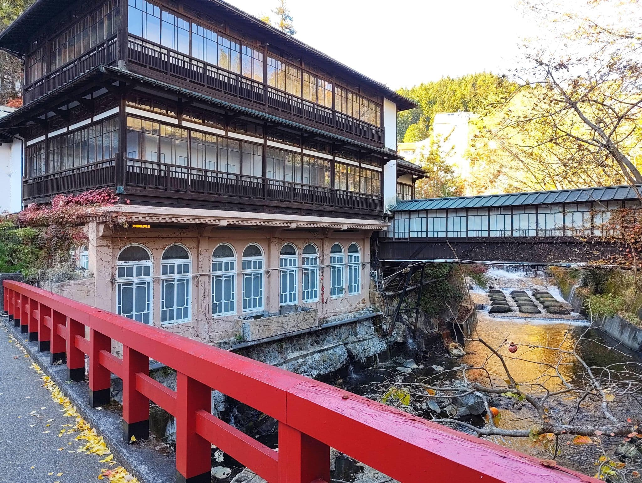 Street view near 積善館 本館, Nakanojō — © komoronokaze (CC BY-SA · Mapillary)
