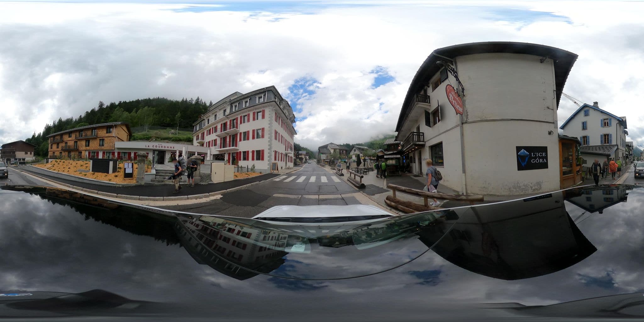 Street view near Hôtel de la Couronne, Chamonix-Mont-Blanc — © peterleth (CC BY-SA · Mapillary)