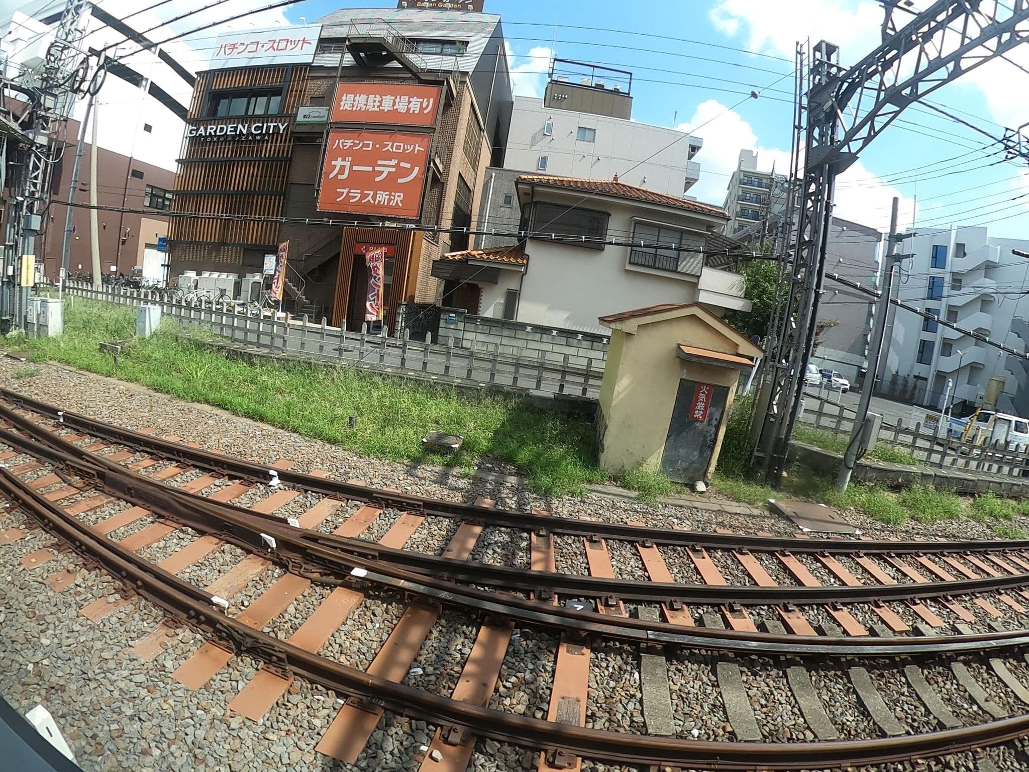 Street view near バーデン・ガーデン, Nishitokorozawa — © castletrain (CC BY-SA · Mapillary)
