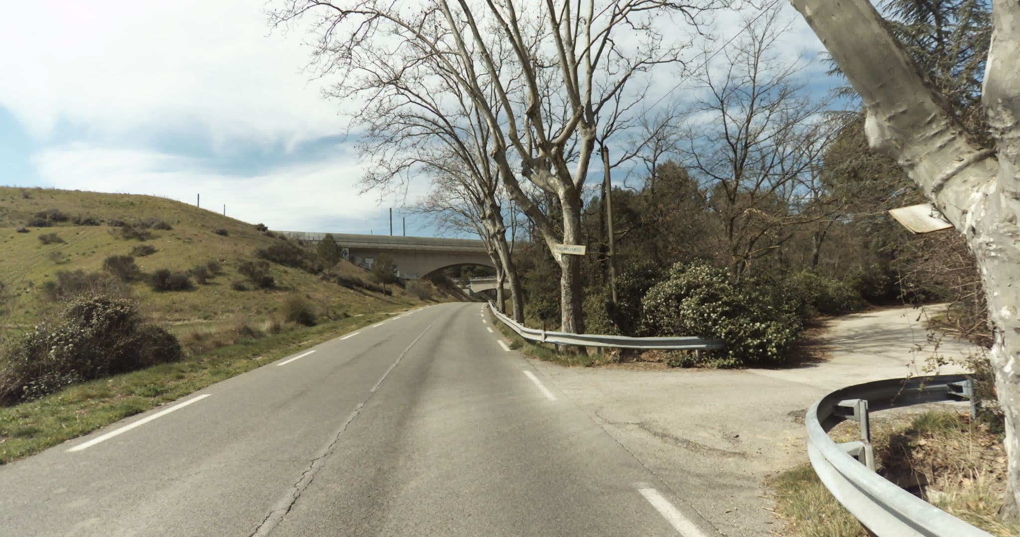 Street view near Château de Valmousse, Lambesc — © sogefi (CC BY-SA · Mapillary)