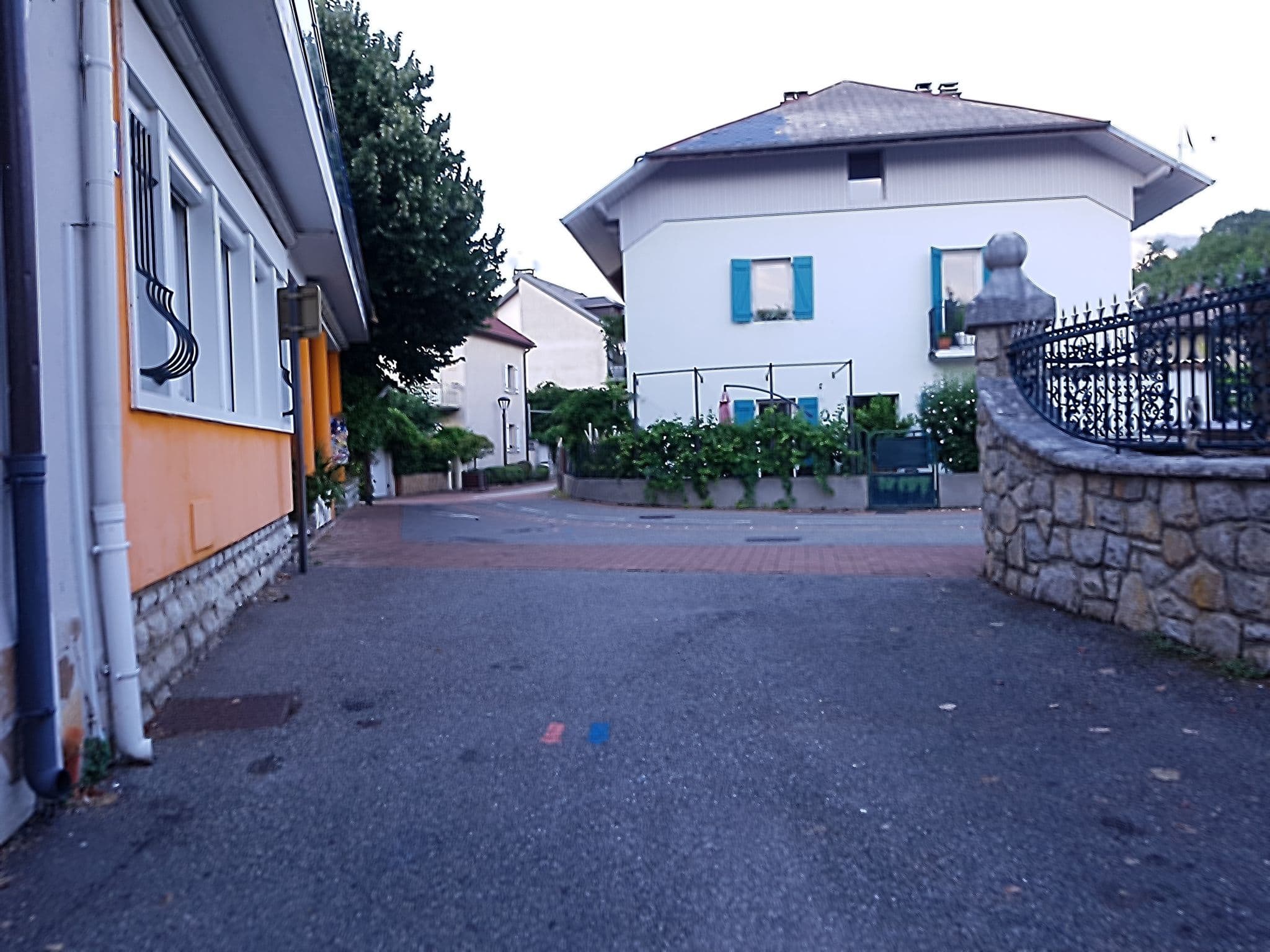 Street view near Les Pieds dans l'Eau, Viviers-du-Lac — © dalf (CC BY-SA · Mapillary)
