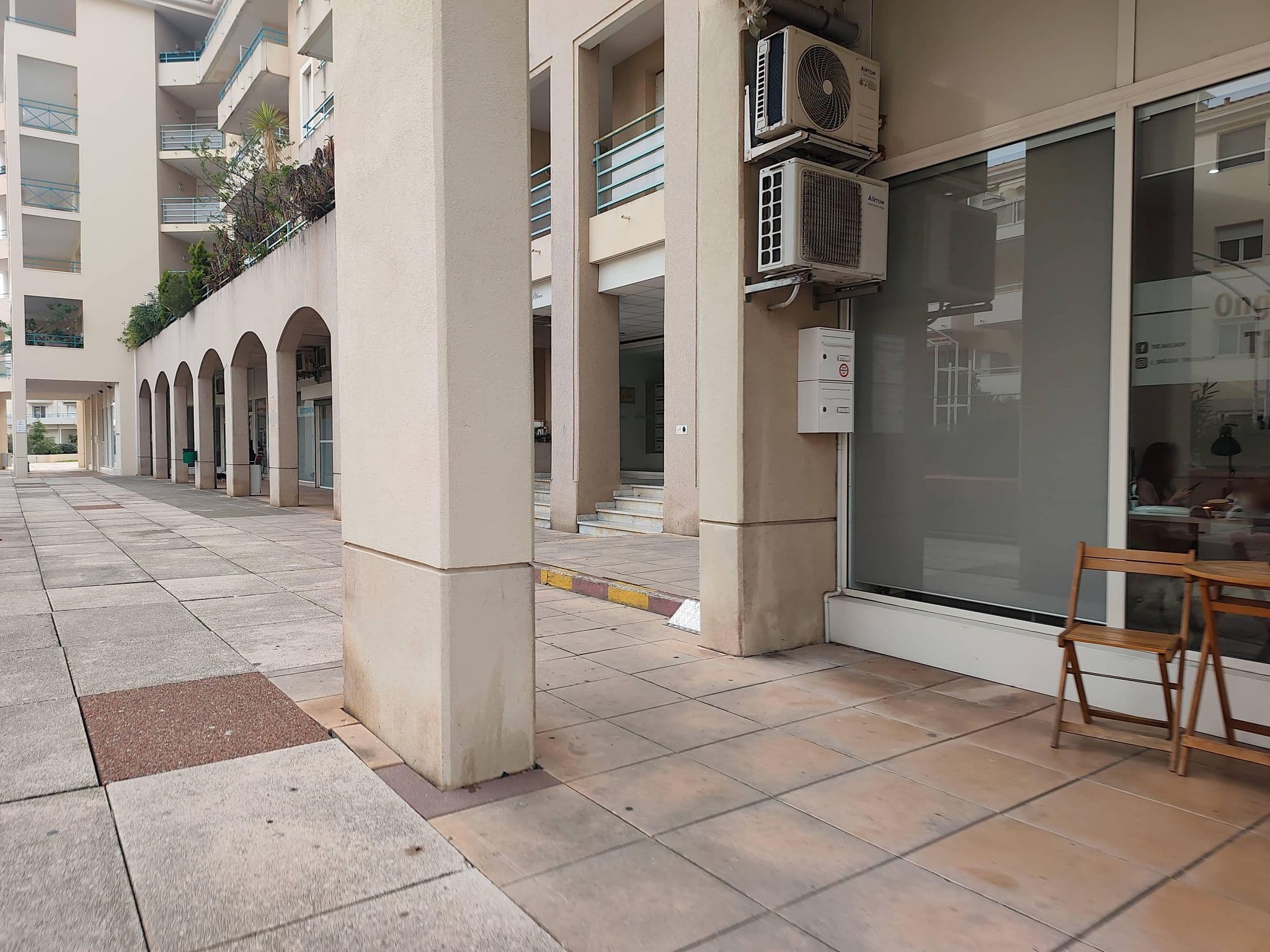 Street view near Odalys-Vacances Les Pins Bleus, Juan-les-Pins — © Duro (CC BY-SA · Mapillary)