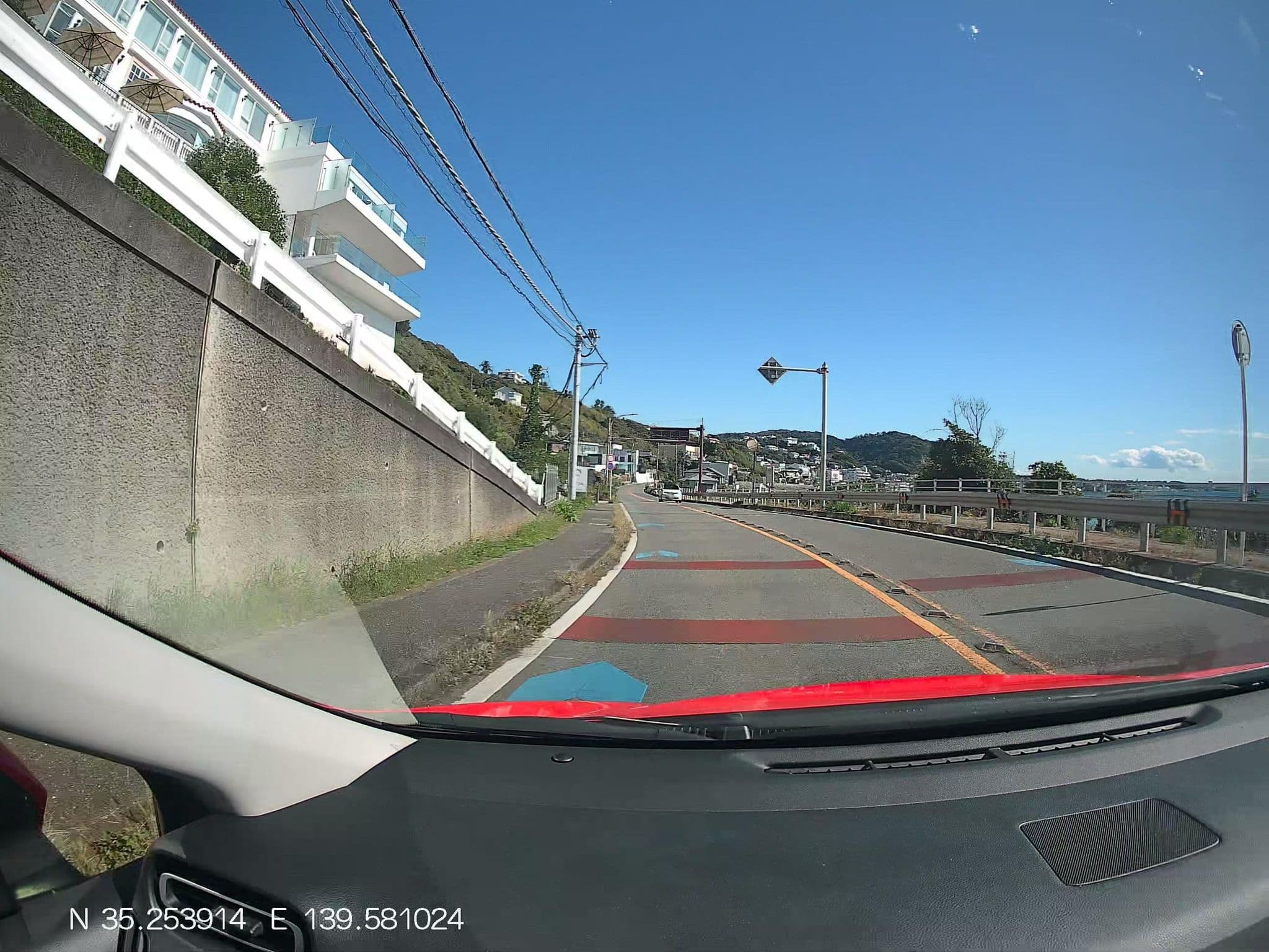 Street view near 葉山ホテル音羽ノ森, Hayama — © mitz (CC BY-SA · Mapillary)