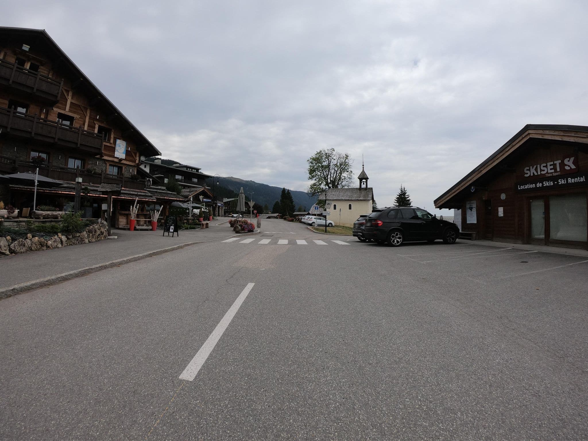 Street view near Le Mont Charvin, Ugine — © joostjakob (CC BY-SA · Mapillary)