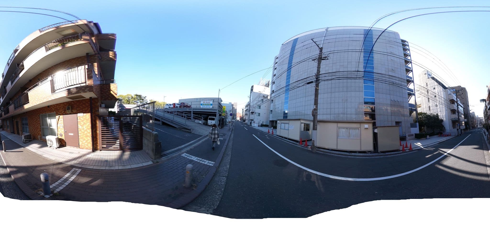 Street view near Guesthouse Kanalian, Minatomirai — © okadatsuneo (CC BY-SA · Mapillary)