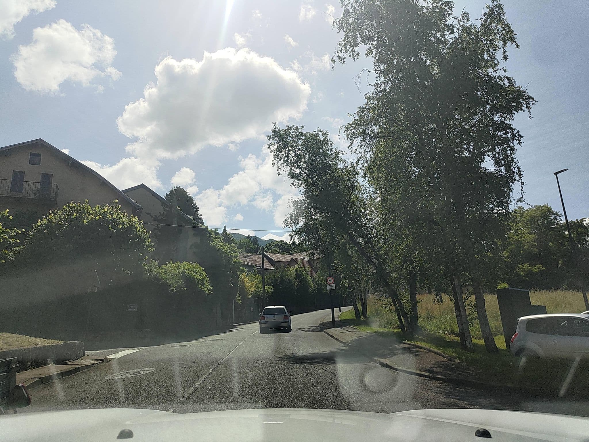 Street view near Le Manoir, Aix-les-Bains — © MatthieuF4FNE (CC BY-SA · Mapillary)