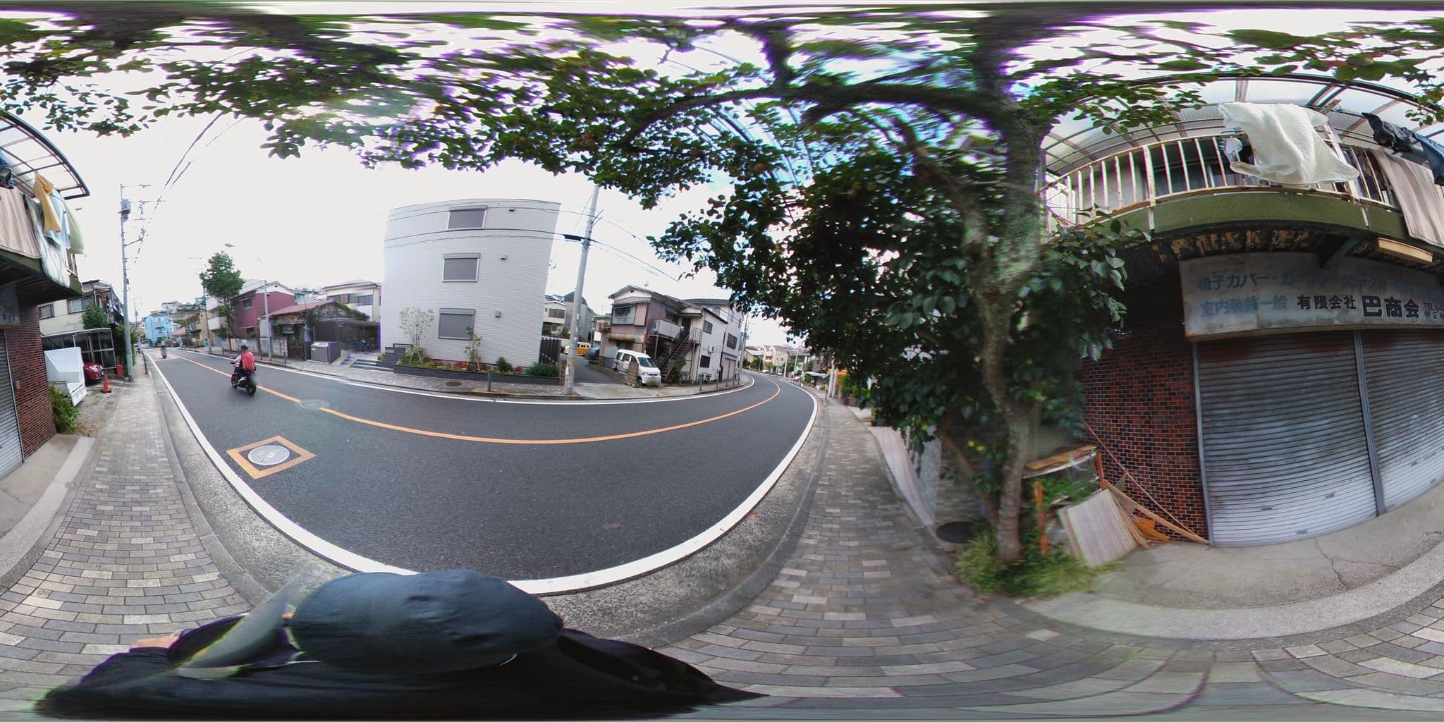 Street view near 港館本館, Yokohama — © mura (CC BY-SA · Mapillary)