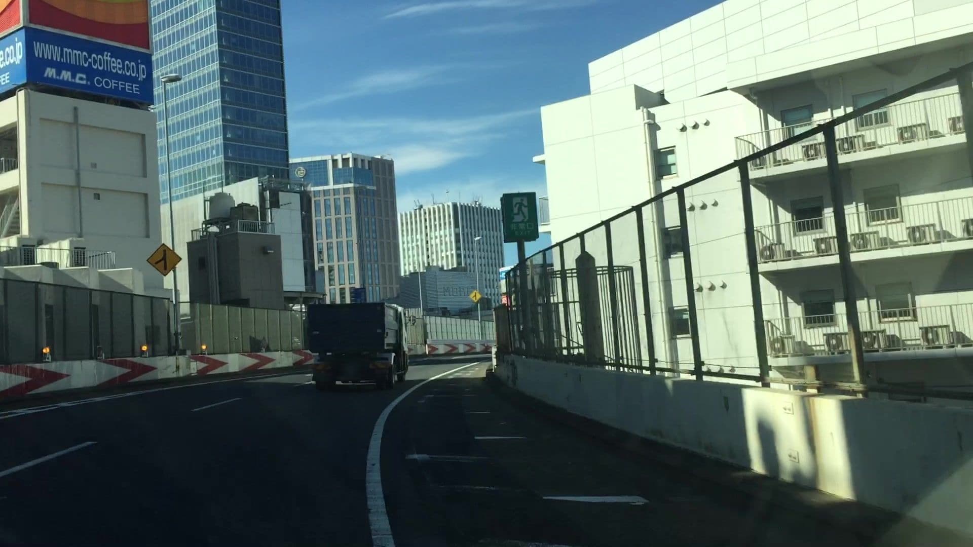 Street view near 相鉄フレッサイン横浜駅東口, Minatomirai — © lvl5 (CC BY-SA · Mapillary)