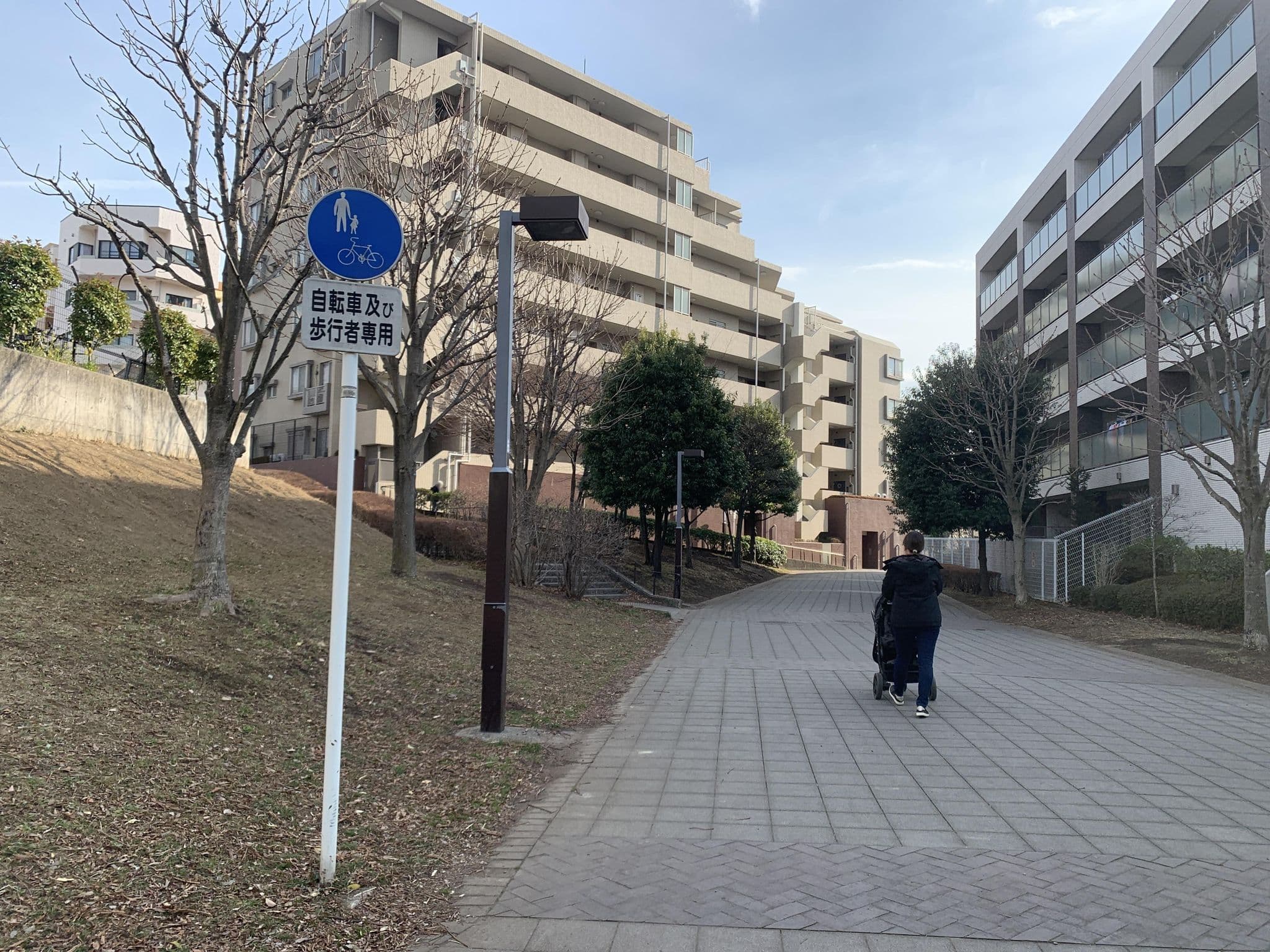 Street view near ホテルアトラス, Azamino — © wdolphin (CC BY-SA · Mapillary)